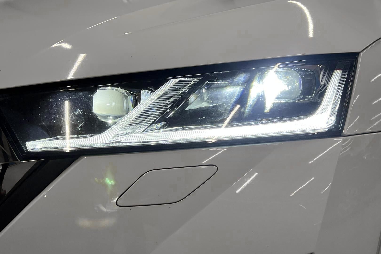 Skoda Octavia iso kuva 24