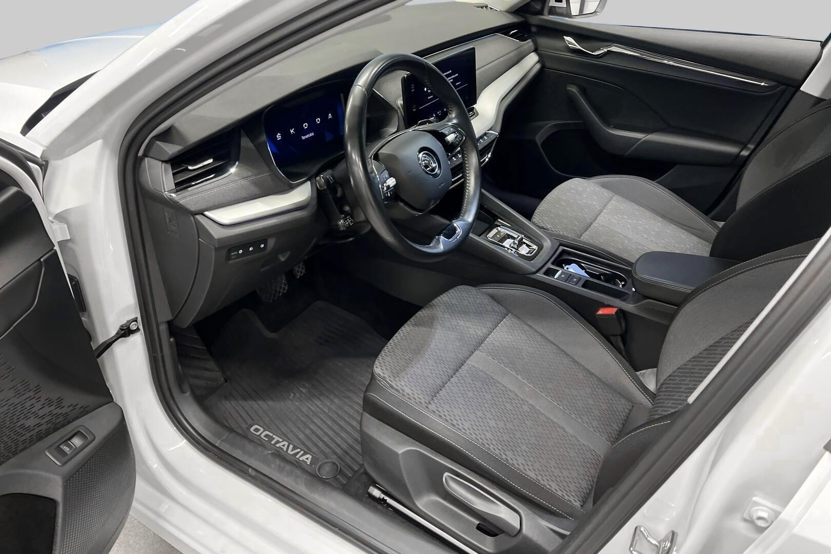 Skoda Octavia iso kuva 8