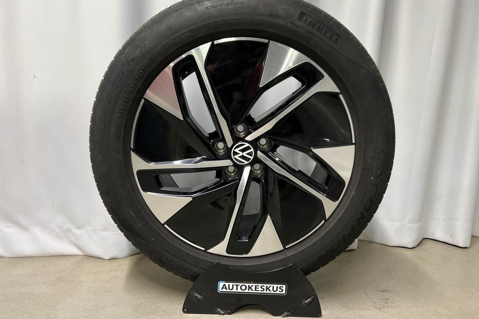 Volkswagen ID.4 iso kuva 17