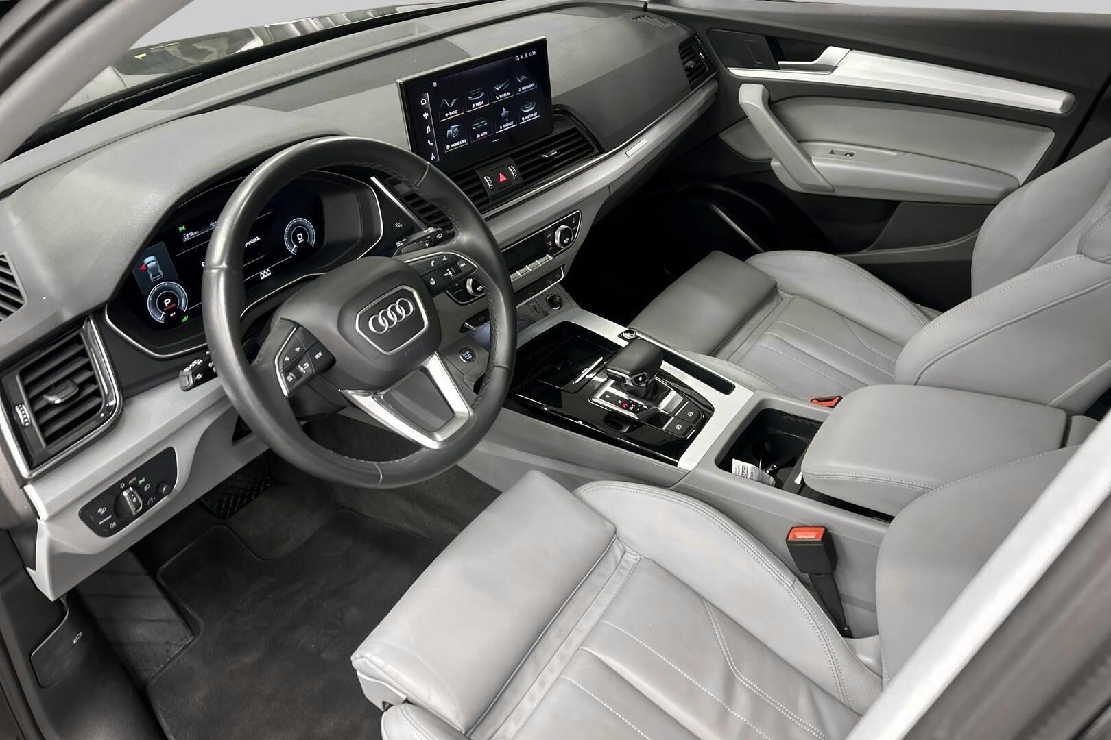 Audi Q5 iso kuva 8