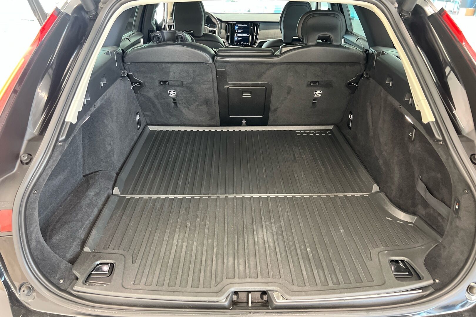 Volvo V90 iso kuva 11