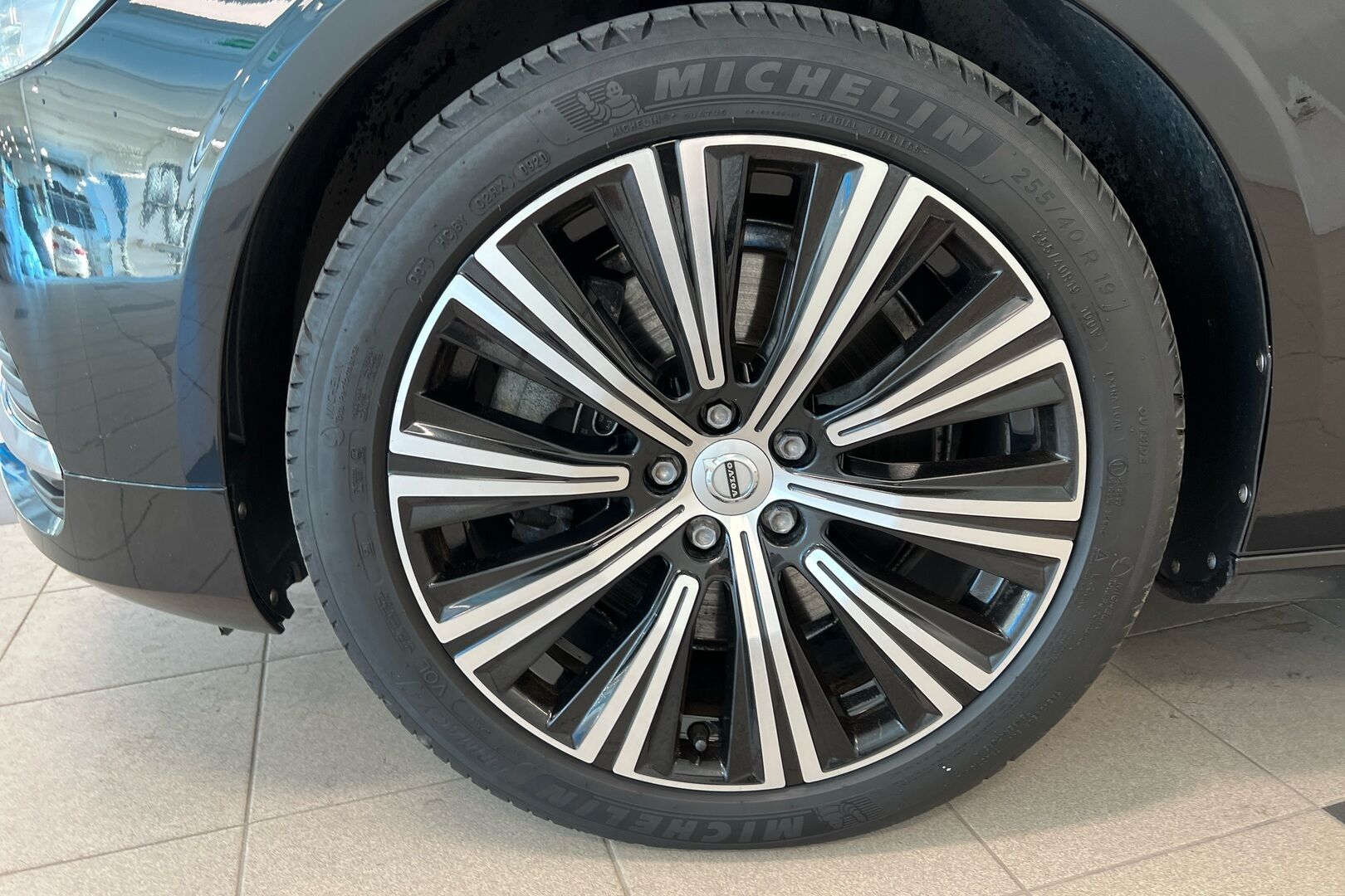Volvo V90 iso kuva 12