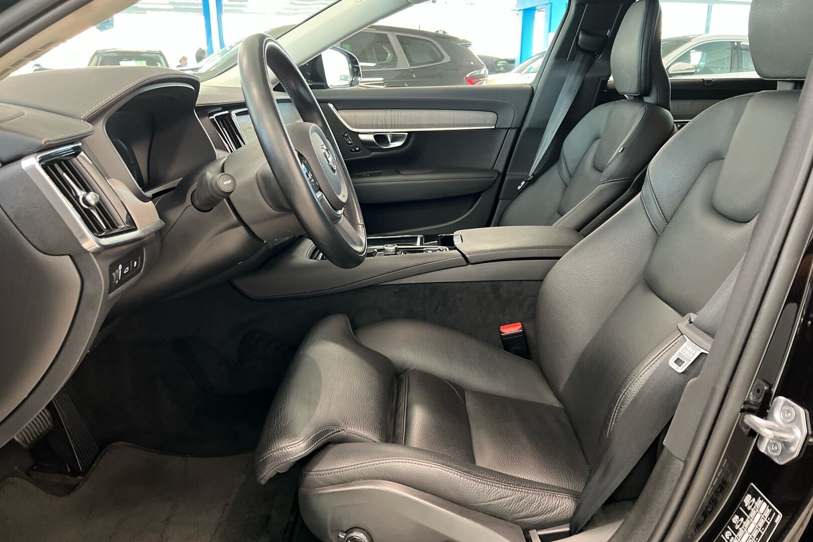 Volvo V90 iso kuva 9