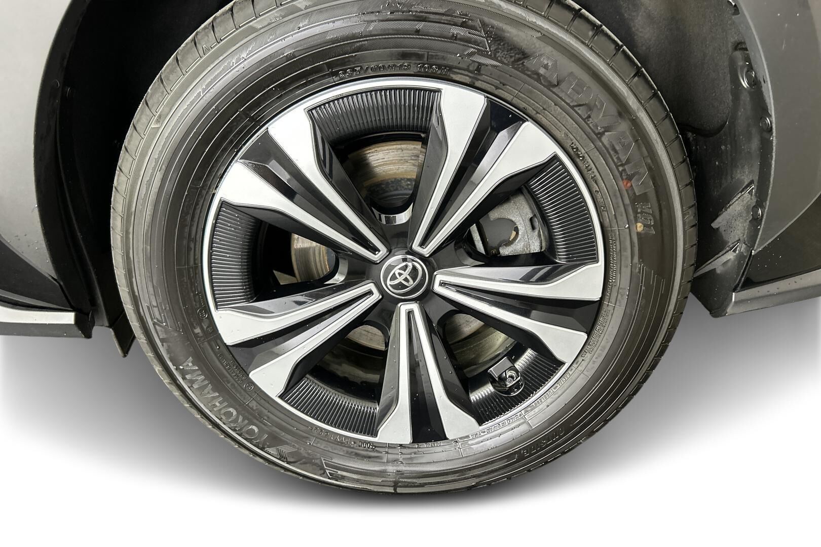 Toyota bZ4X iso kuva 12