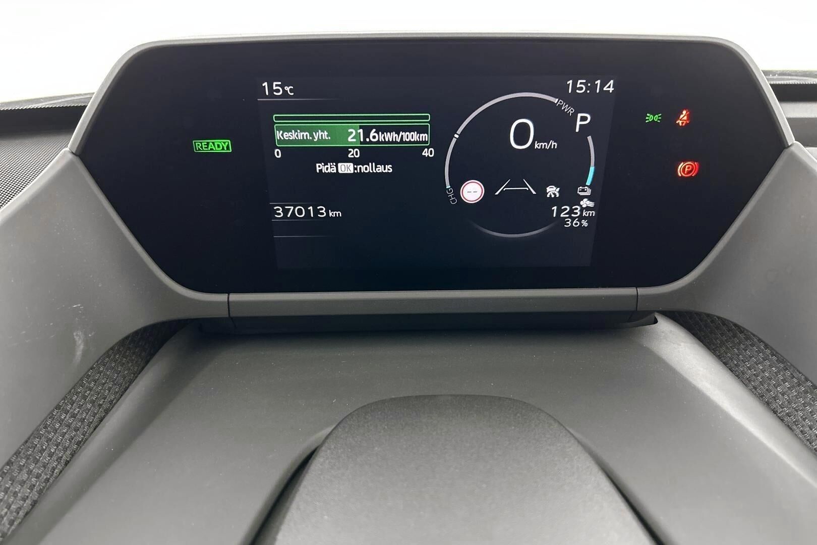 Toyota bZ4X iso kuva 13