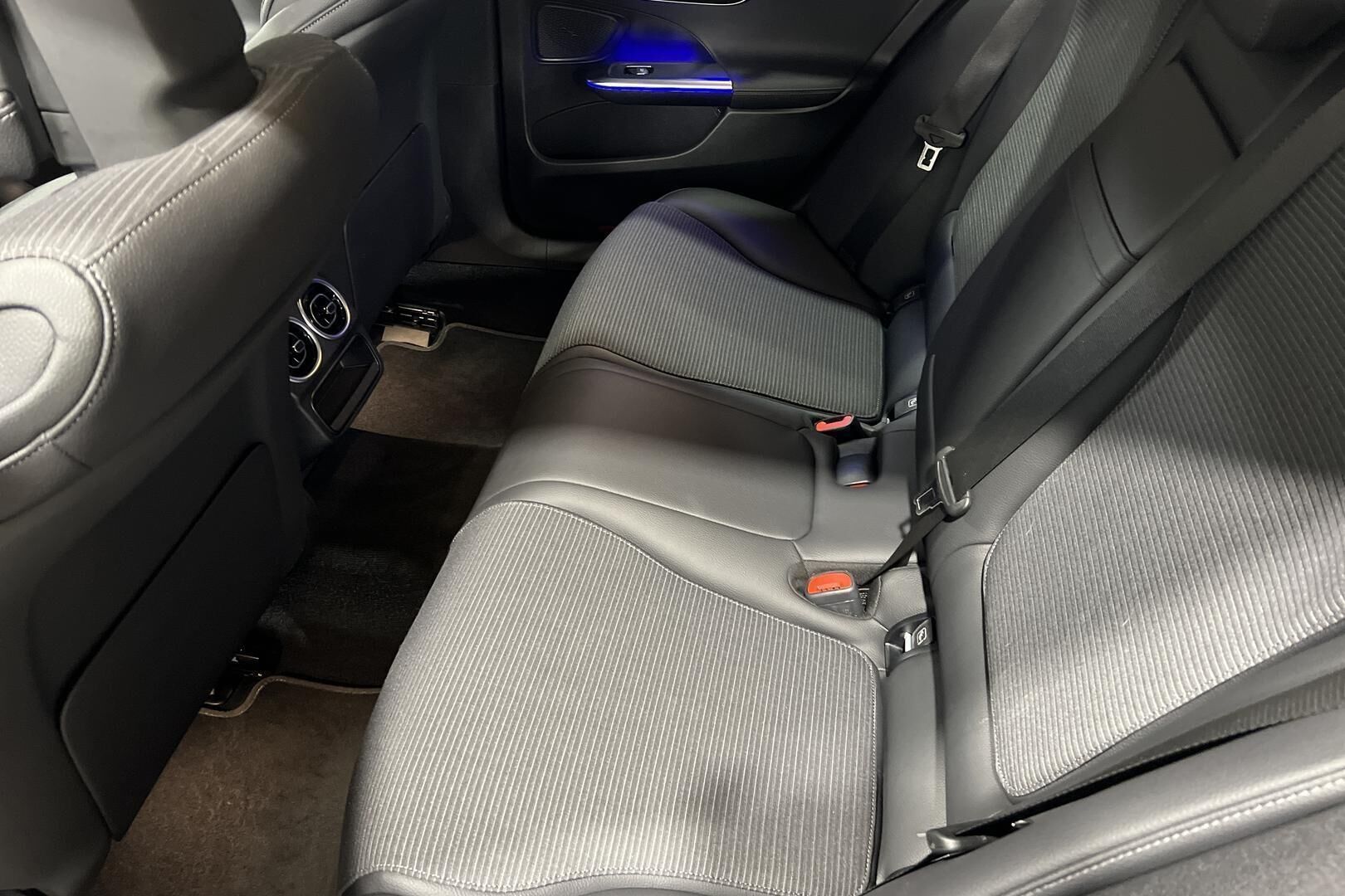 Mercedes-Benz C iso kuva 11