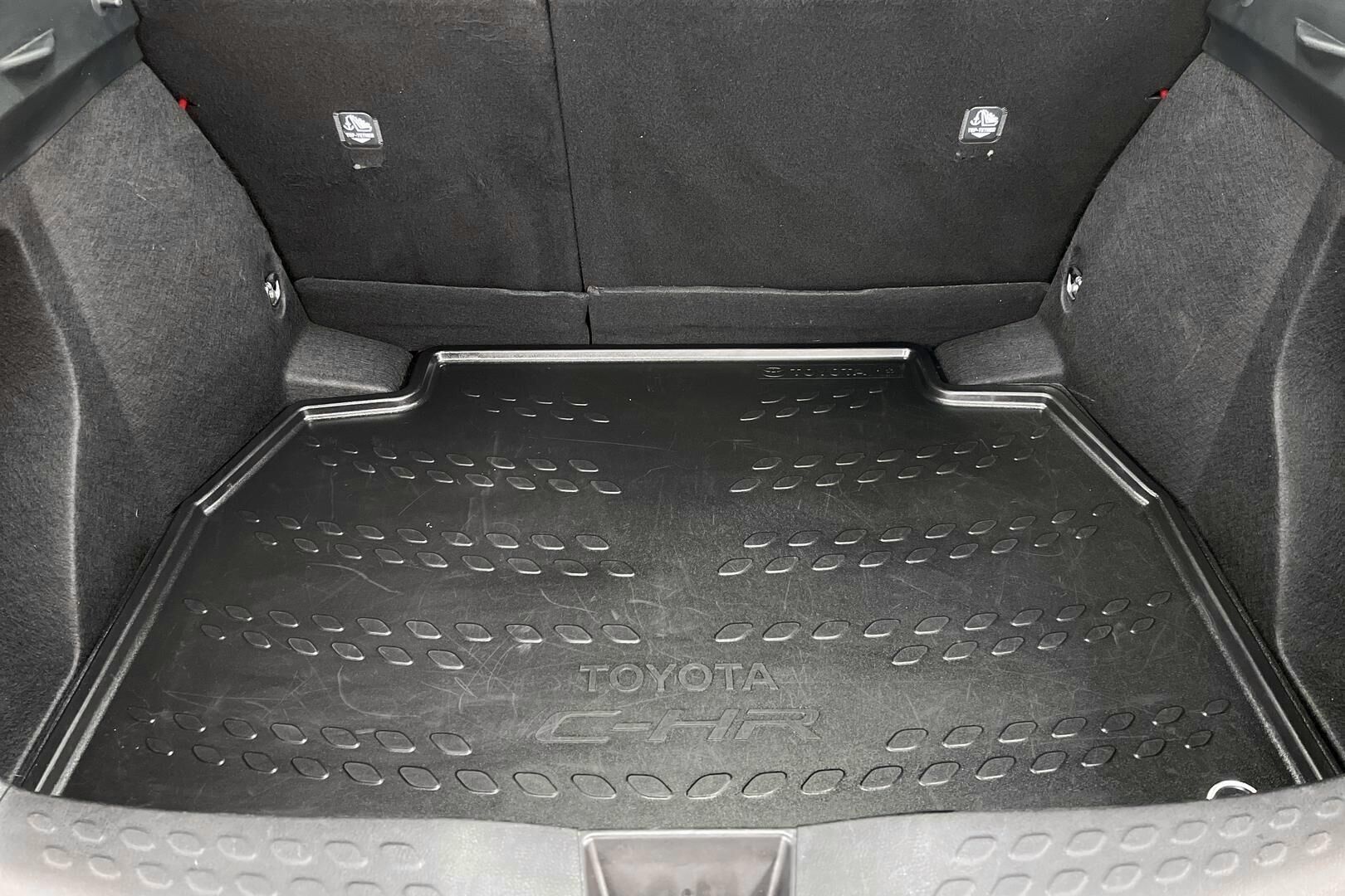 Toyota C-HR iso kuva 11