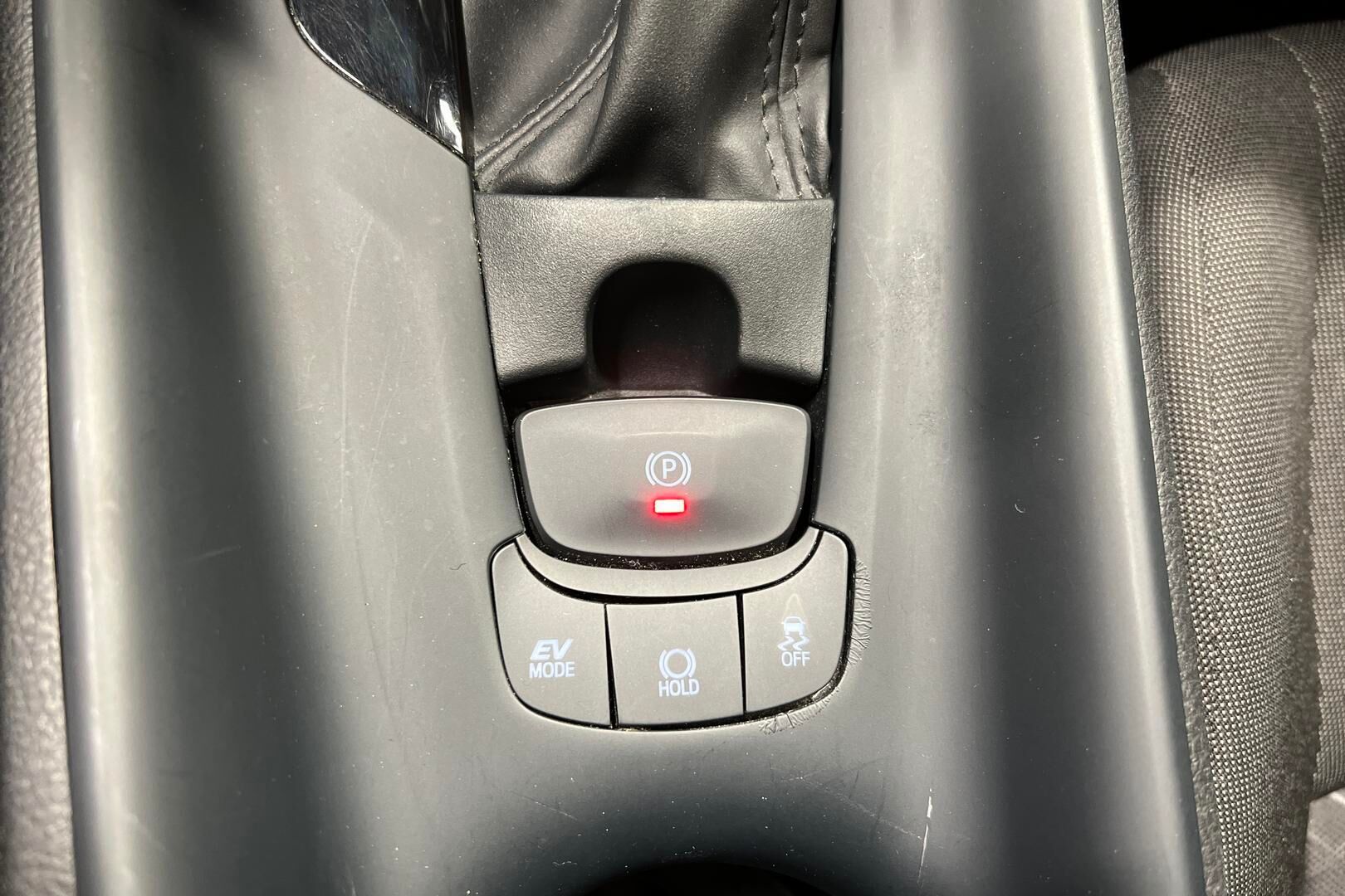 Toyota C-HR iso kuva 15