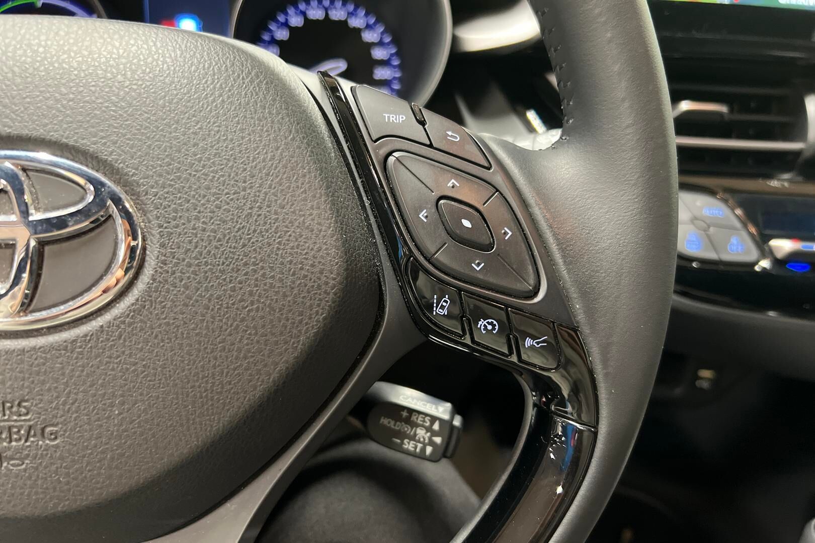 Toyota C-HR iso kuva 16