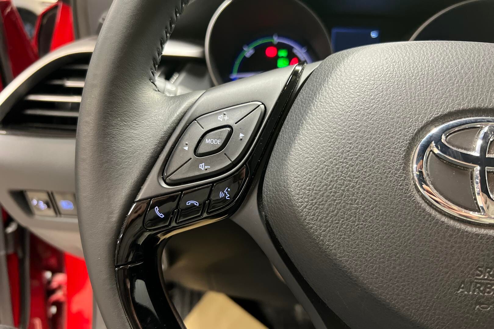 Toyota C-HR iso kuva 17
