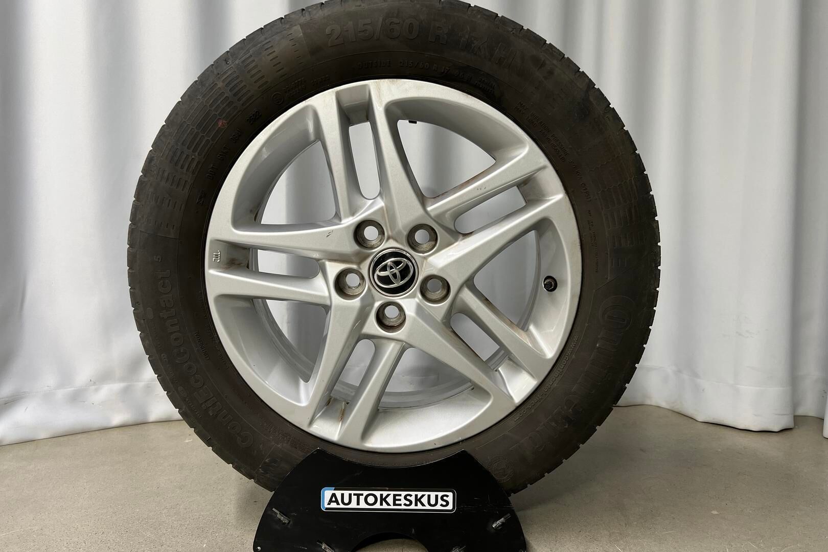 Toyota C-HR iso kuva 19