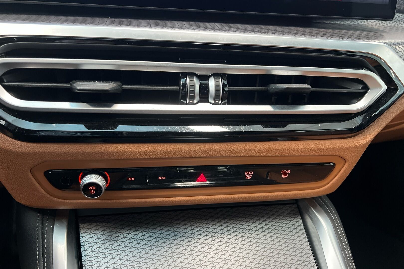 BMW i4 iso kuva 6