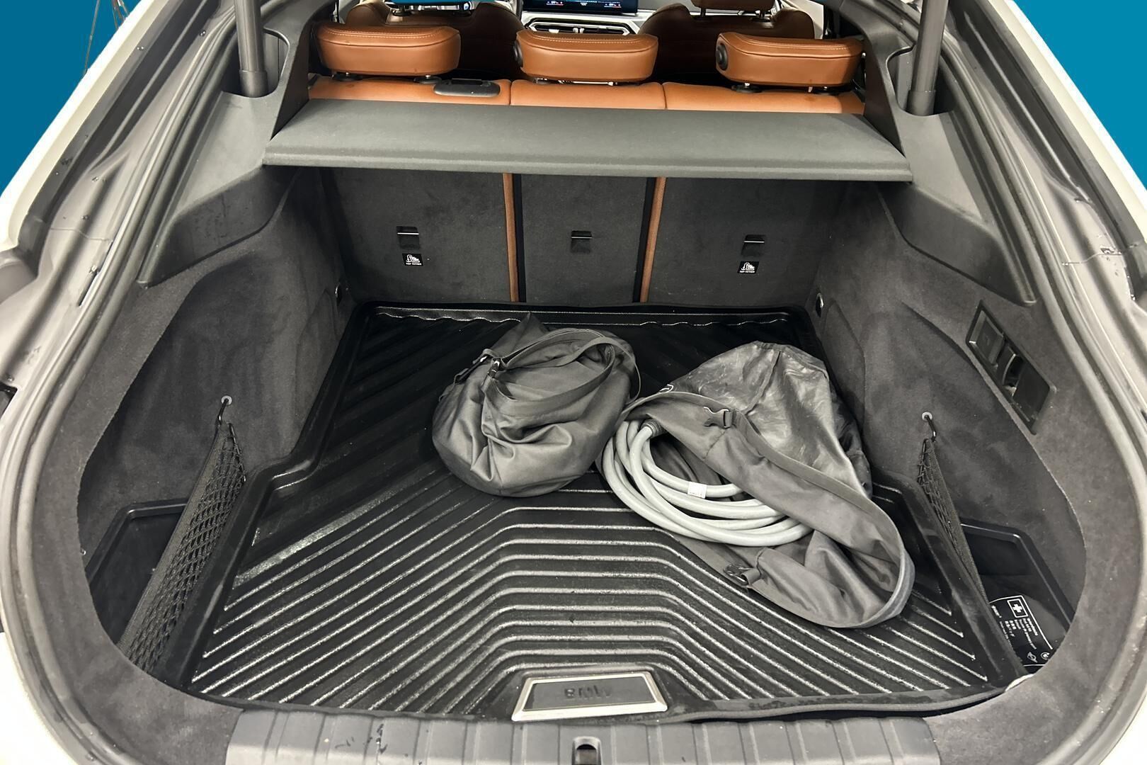BMW I4 M50 iso kuva 12