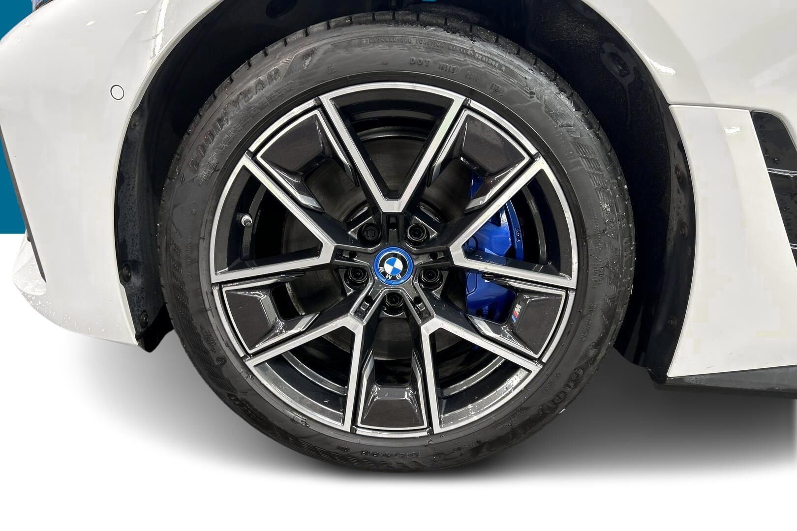 BMW I4 M50 iso kuva 13