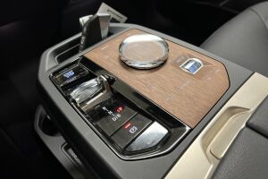 BMW iX esikatselu 14