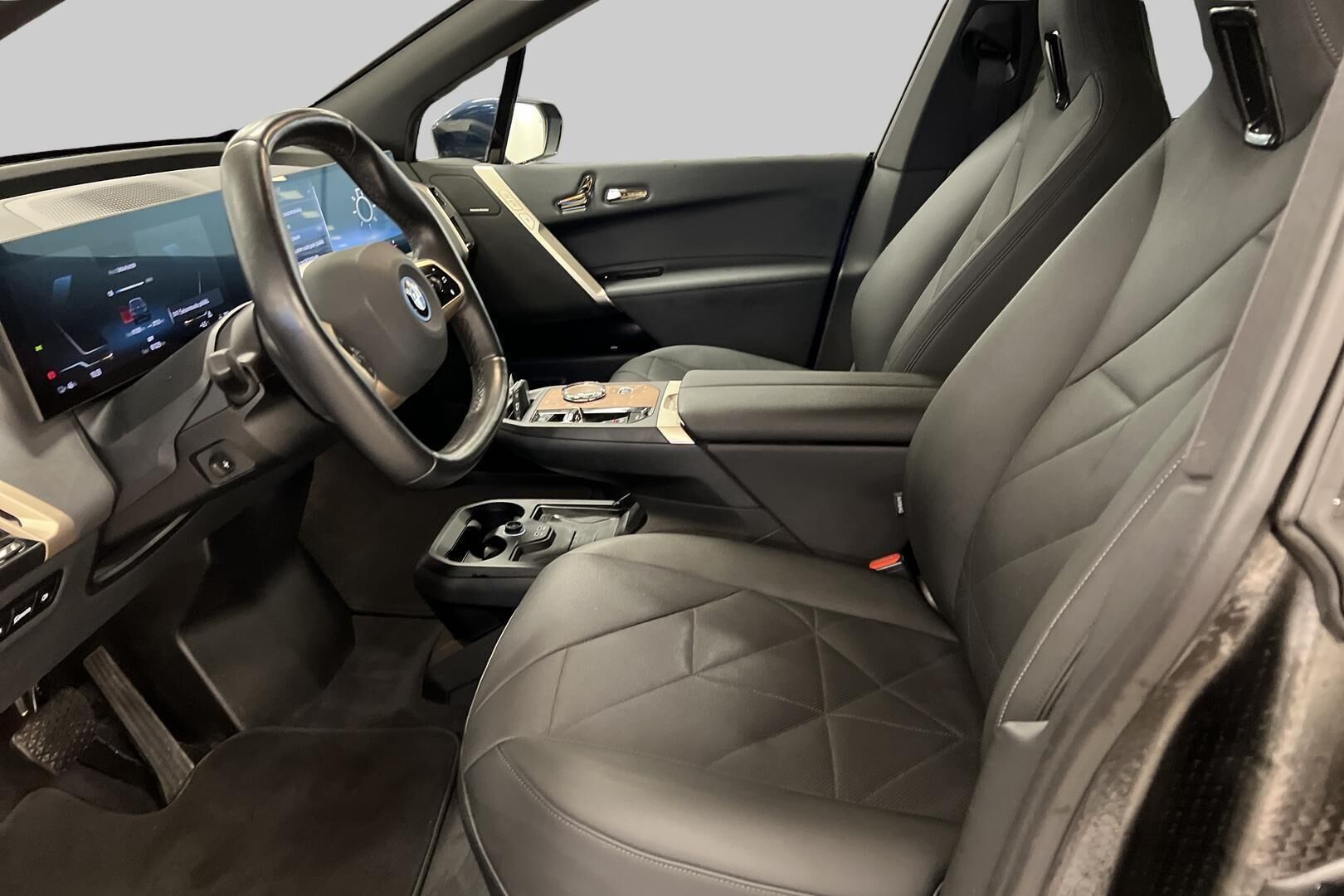 BMW iX iso kuva 7