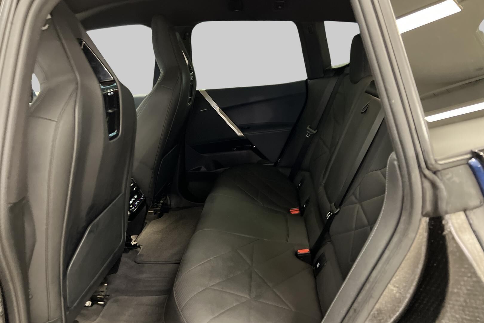 BMW iX iso kuva 8