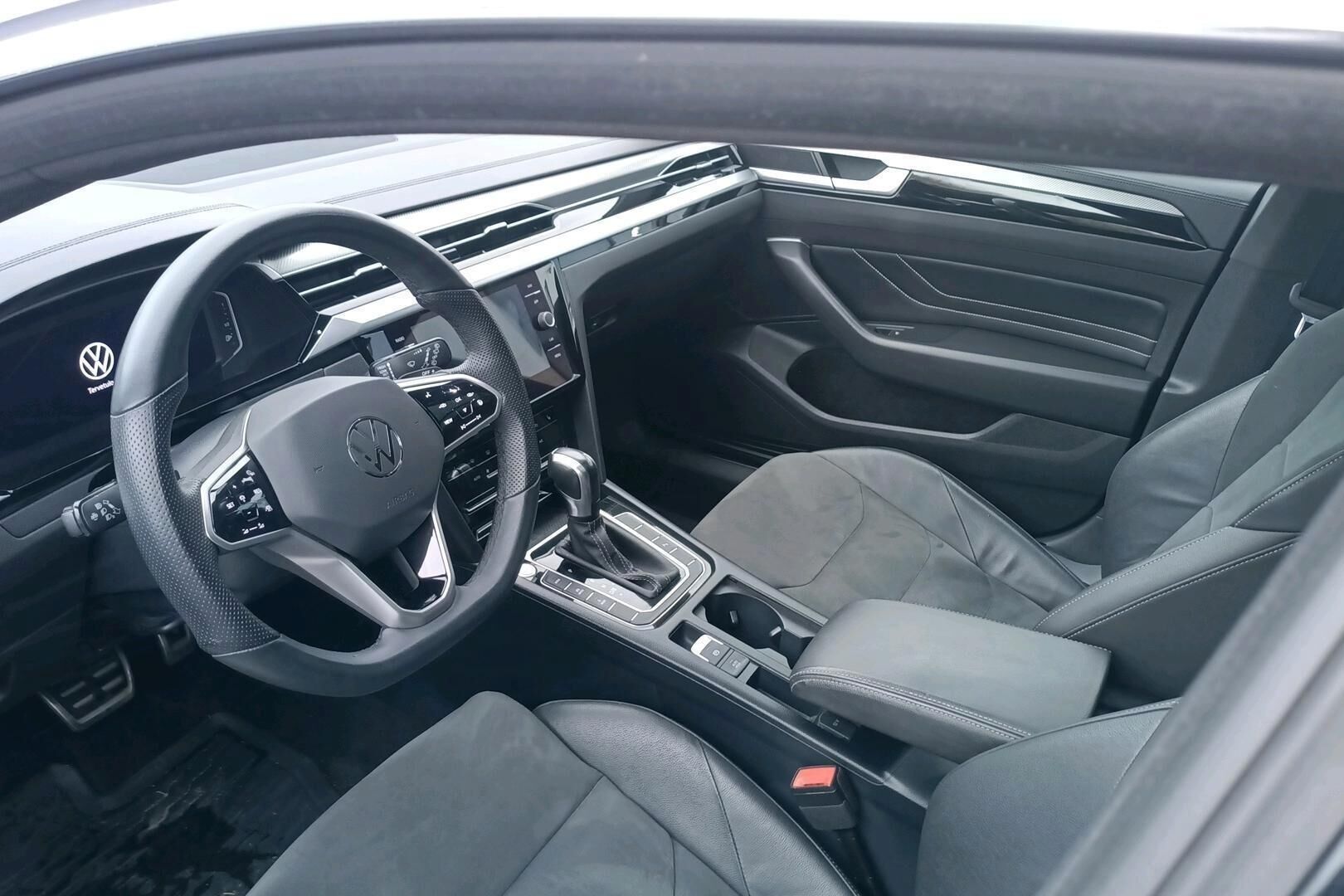 Volkswagen Arteon iso kuva 2
