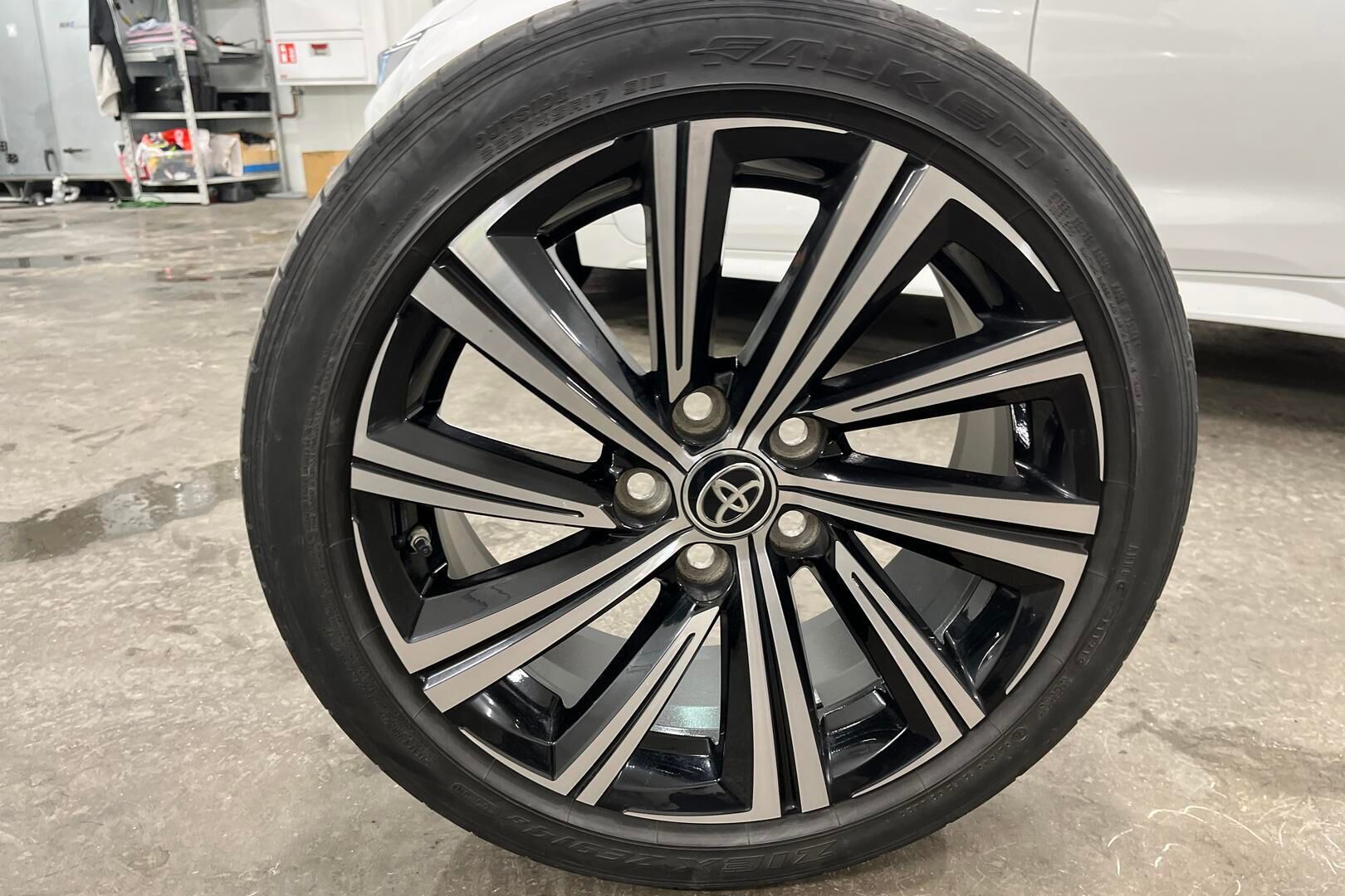 Toyota Corolla iso kuva 13