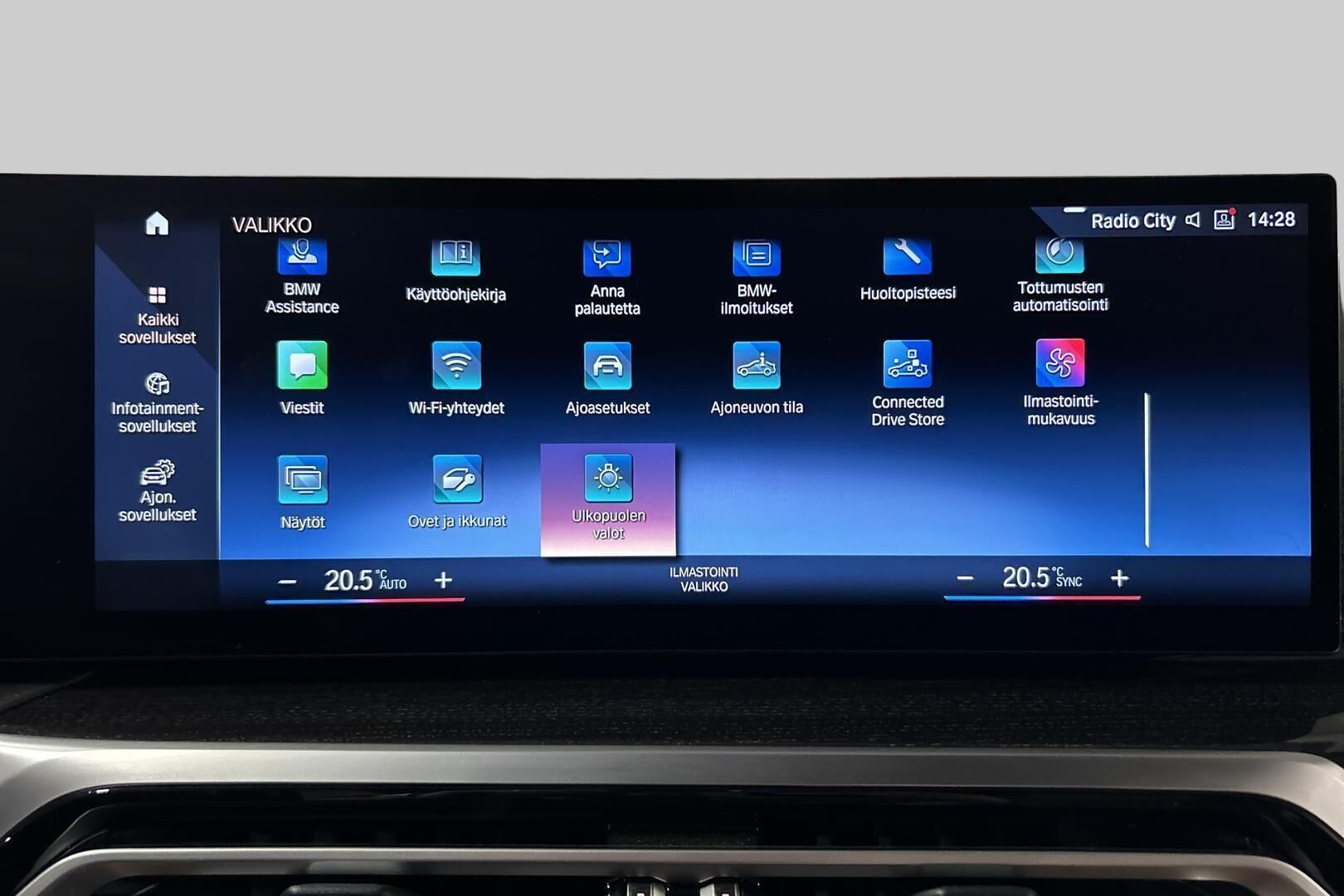 BMW i4 M50 iso kuva 32
