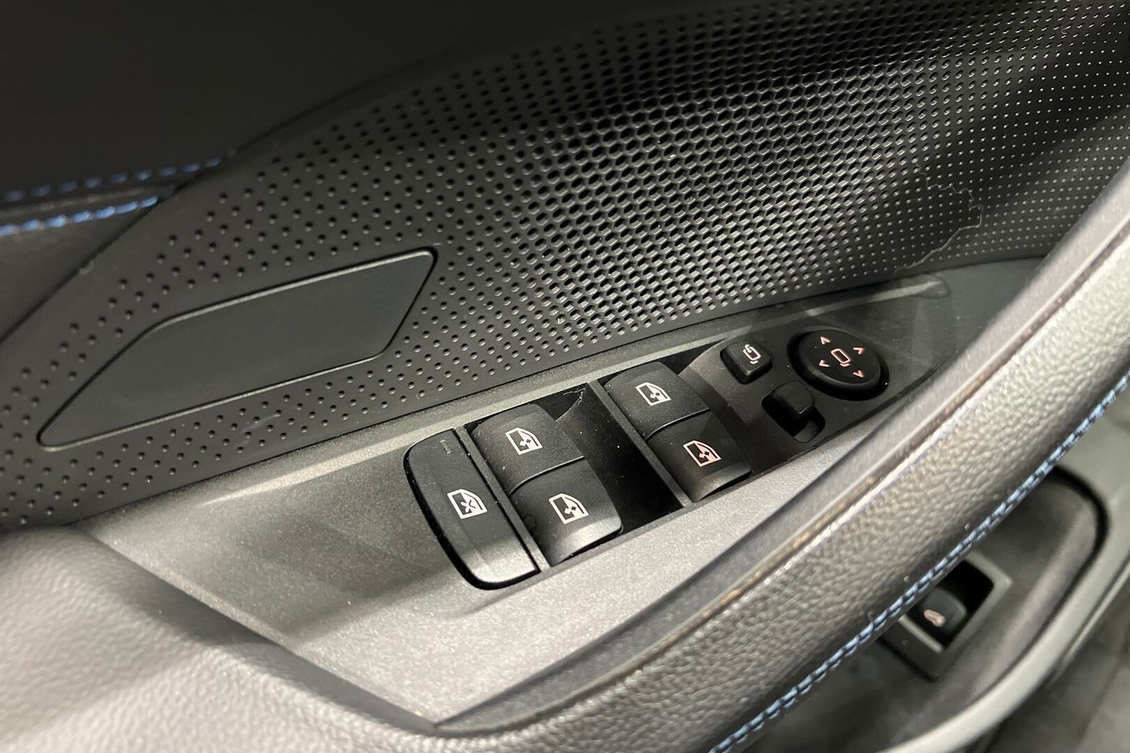 BMW I4 M50 iso kuva 29