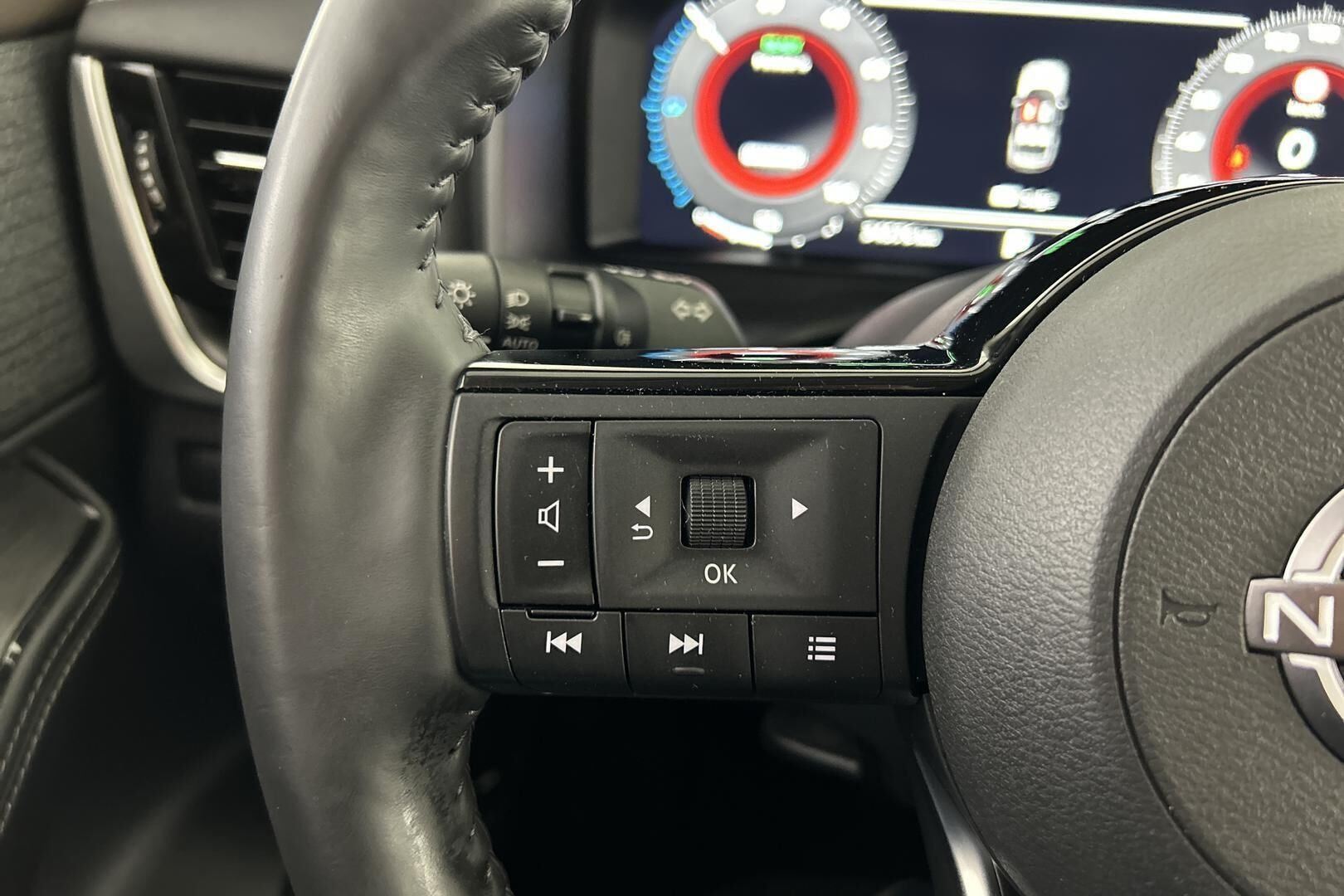 Nissan X-Trail iso kuva 12