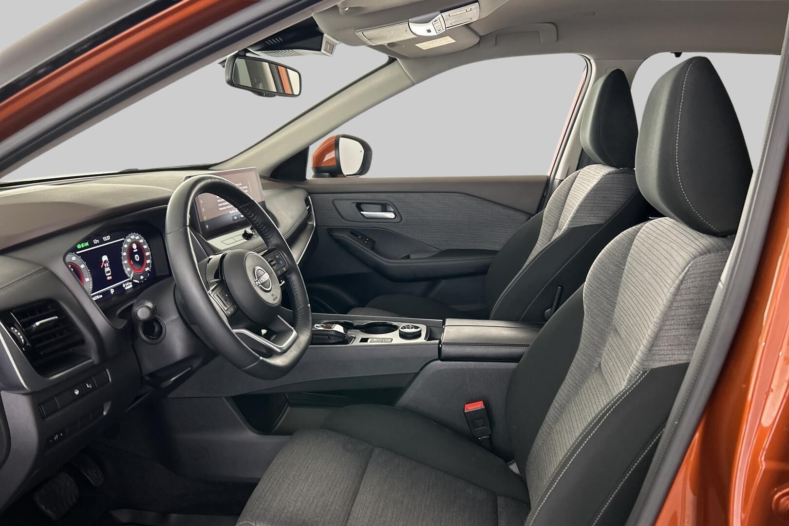 Nissan X-Trail iso kuva 8