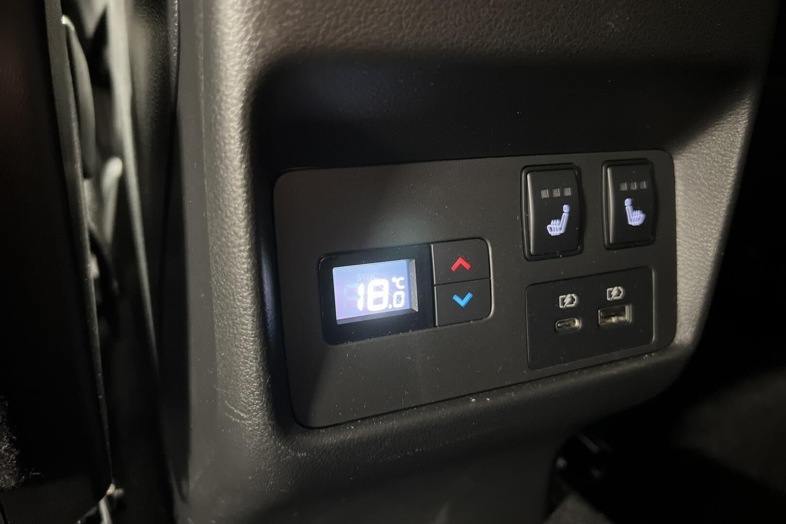 Nissan X-Trail iso kuva 12