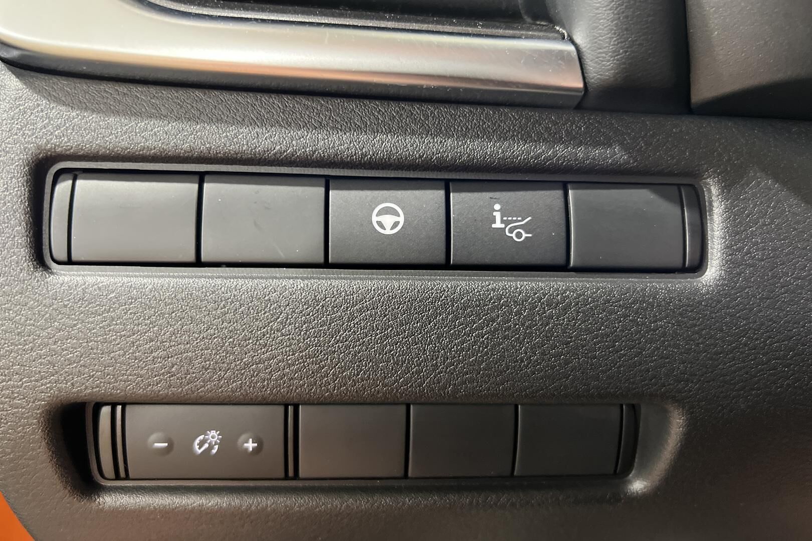 Nissan X-Trail iso kuva 16