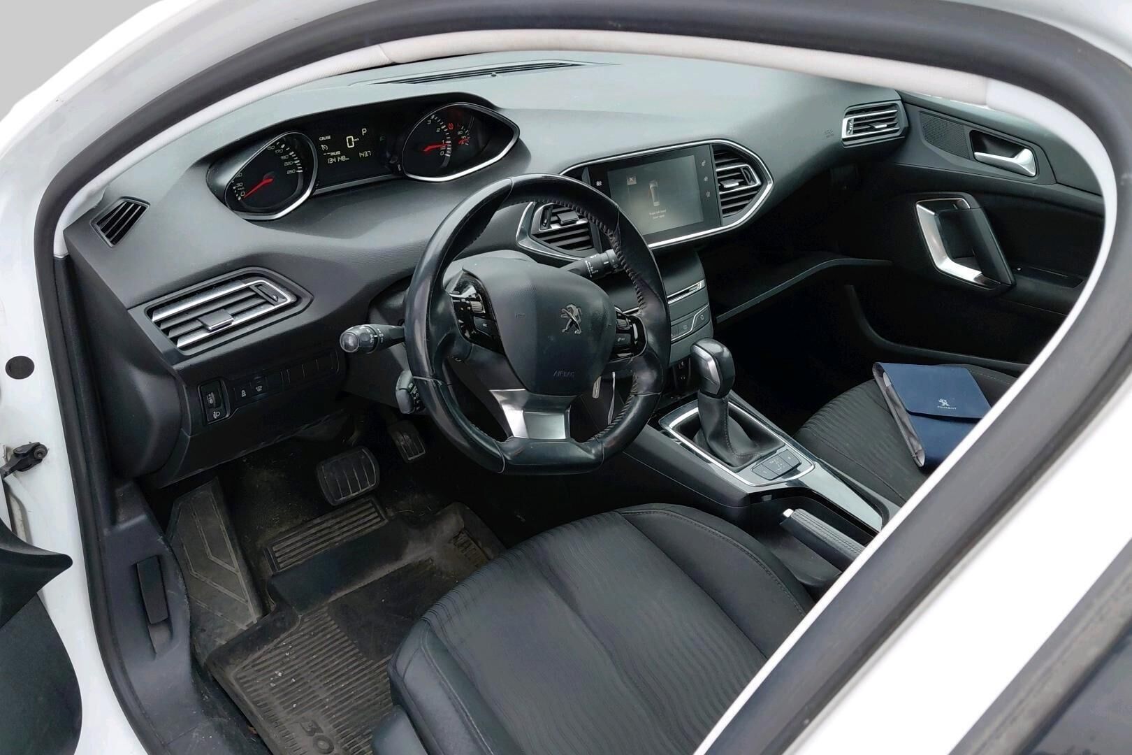 Peugeot 308 iso kuva 2