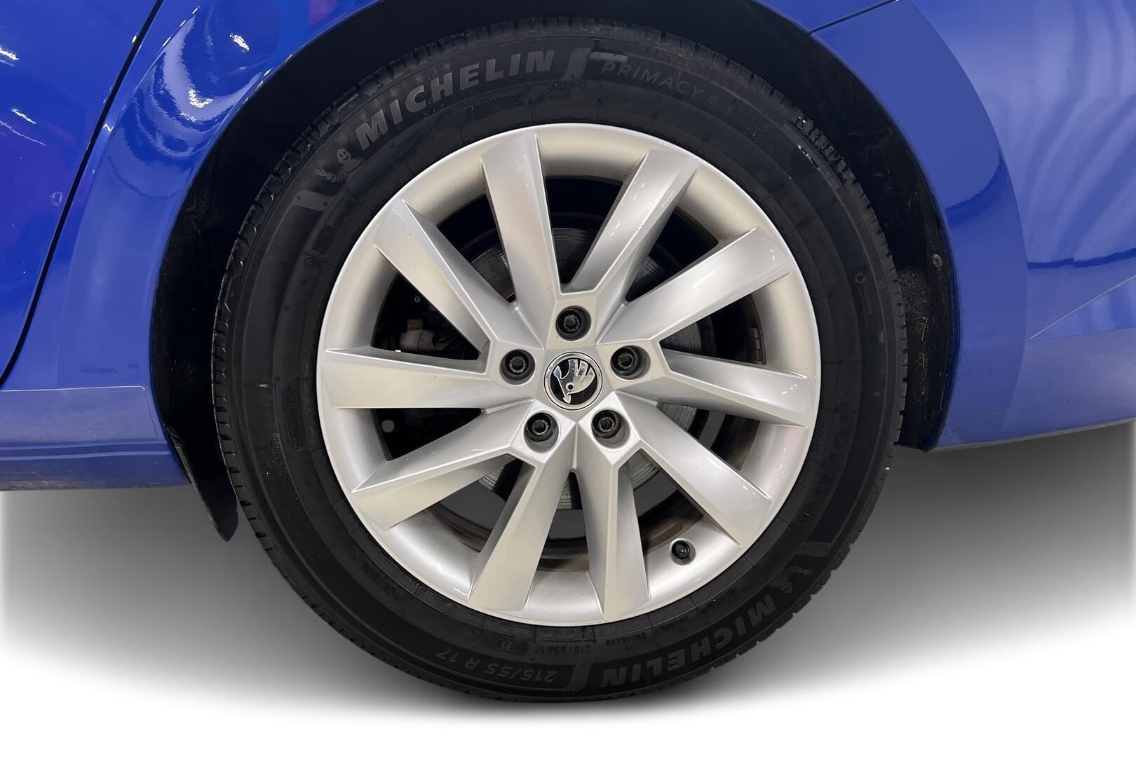Skoda Superb iso kuva 13