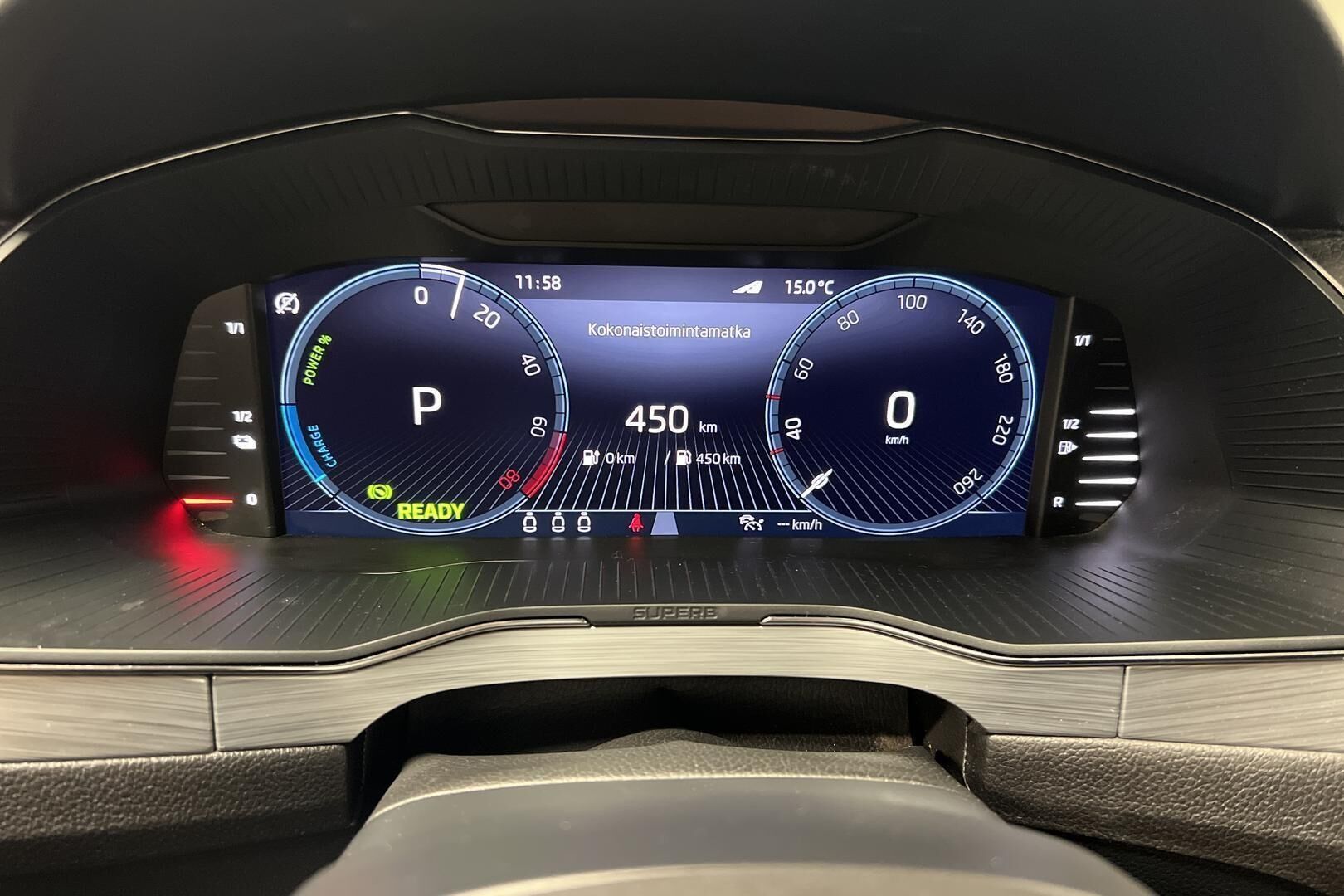 Skoda Superb iso kuva 14