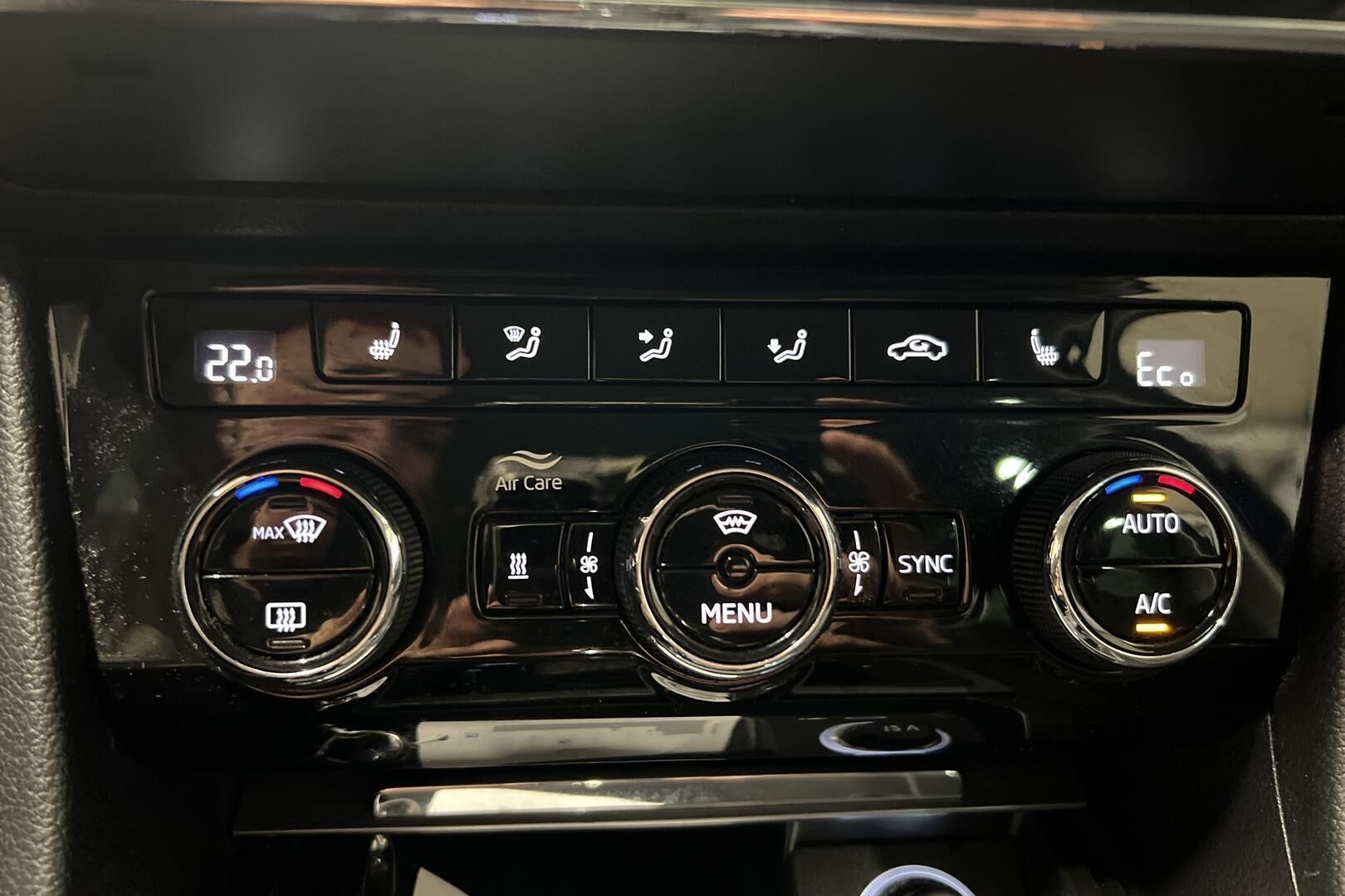 Skoda Superb iso kuva 16