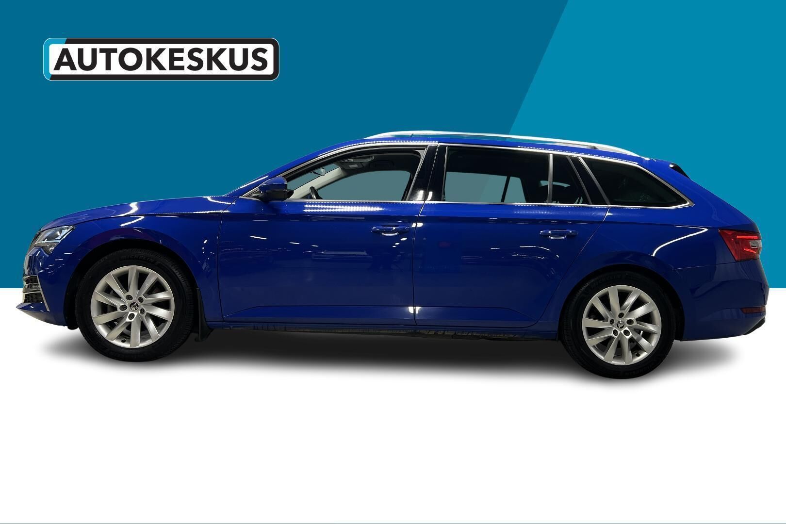 Skoda Superb iso kuva 8