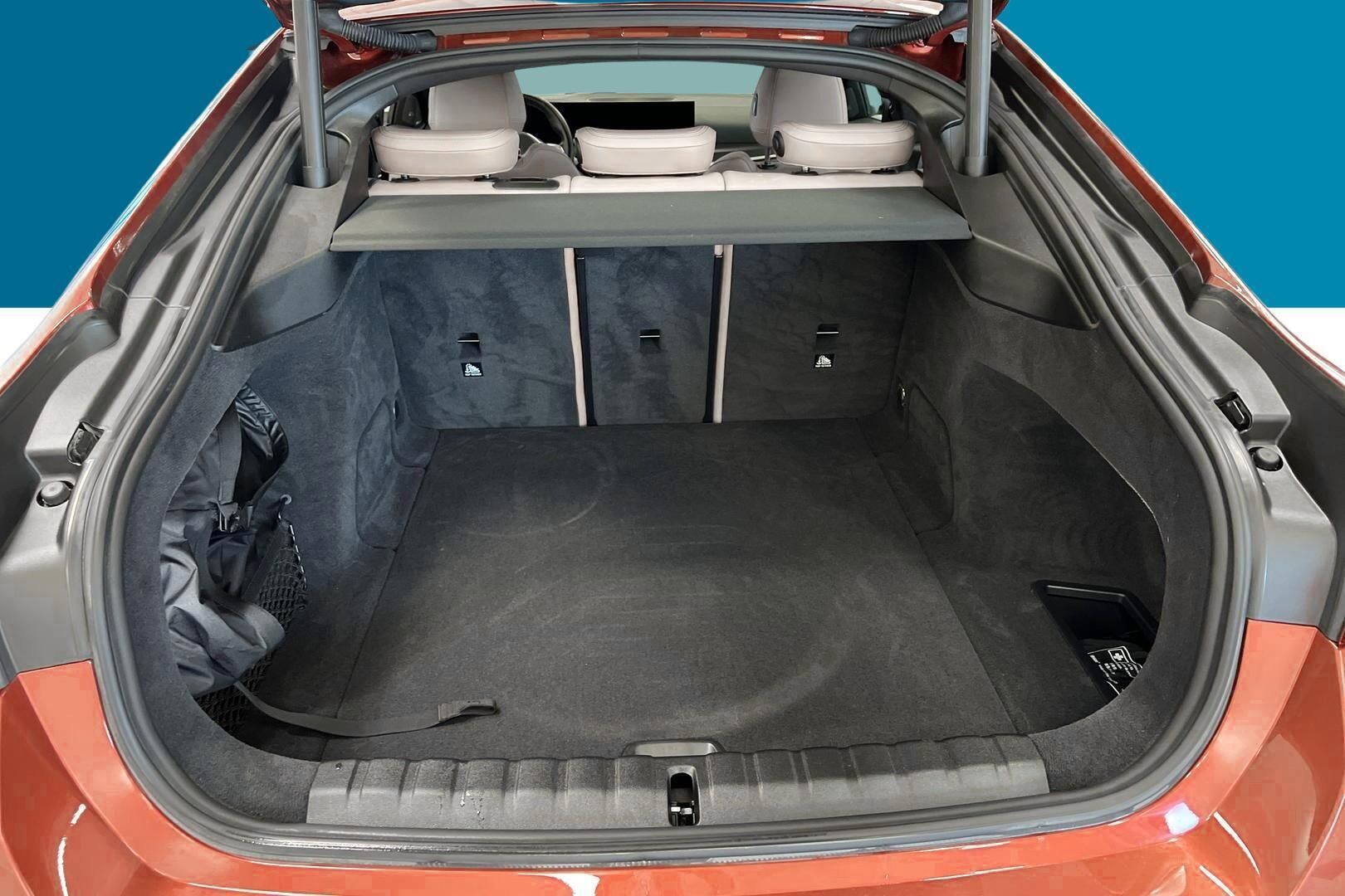 BMW i4 iso kuva 11