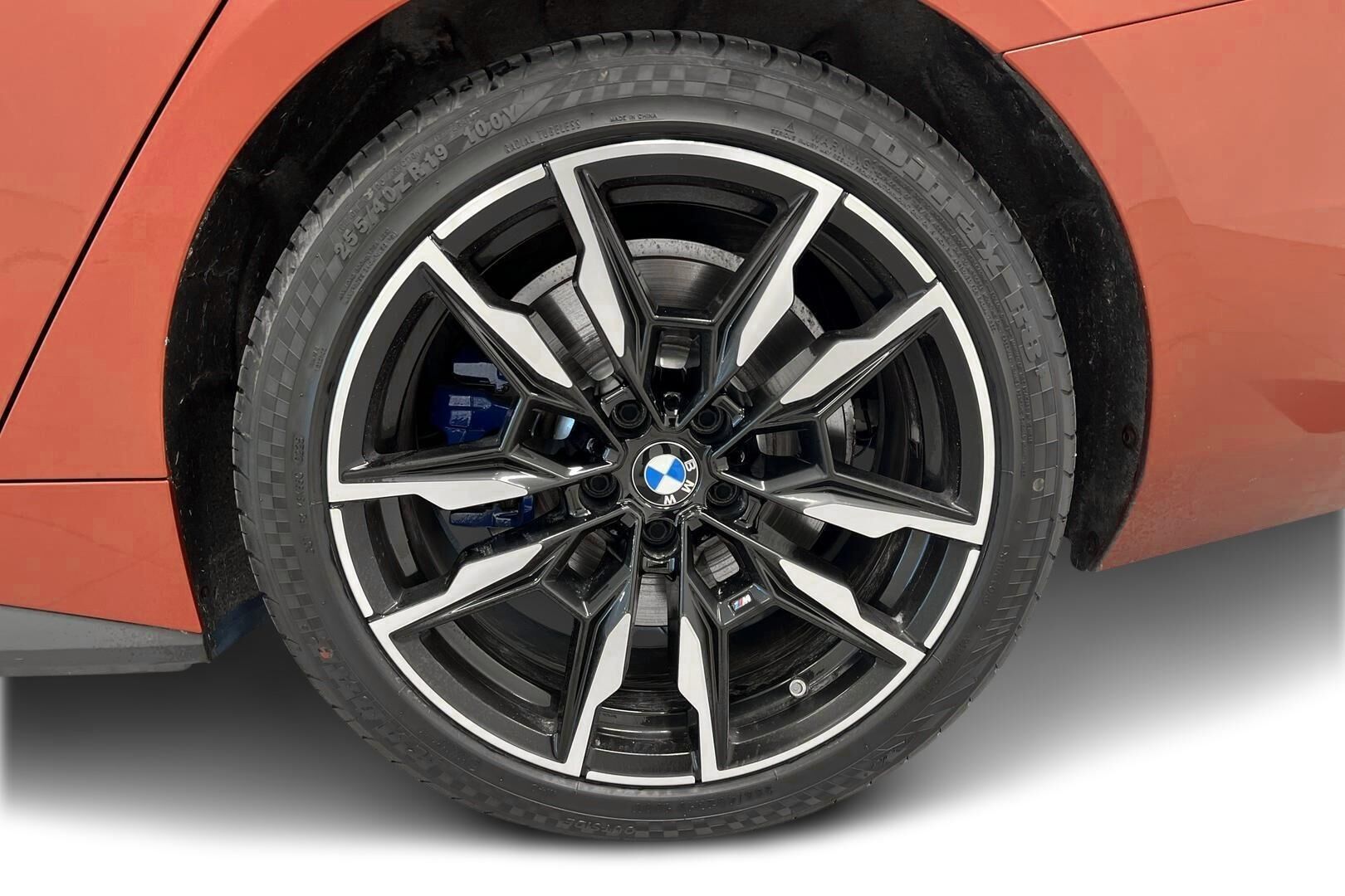 BMW i4 iso kuva 12