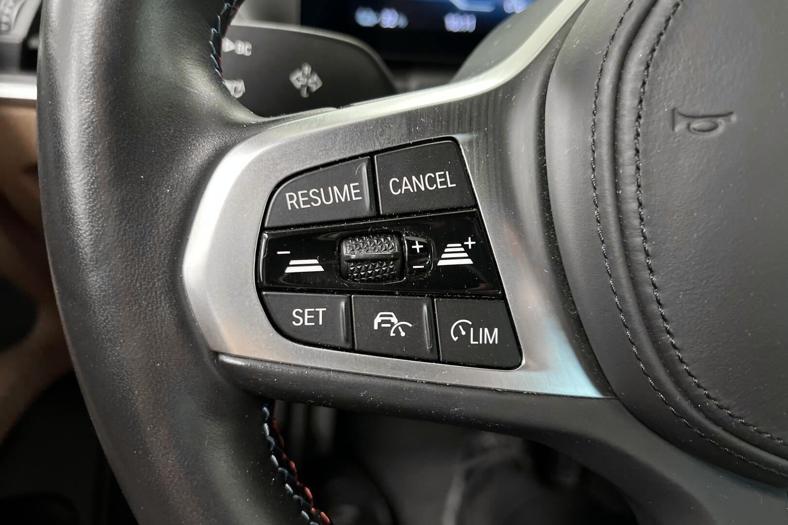 BMW i4 iso kuva 16
