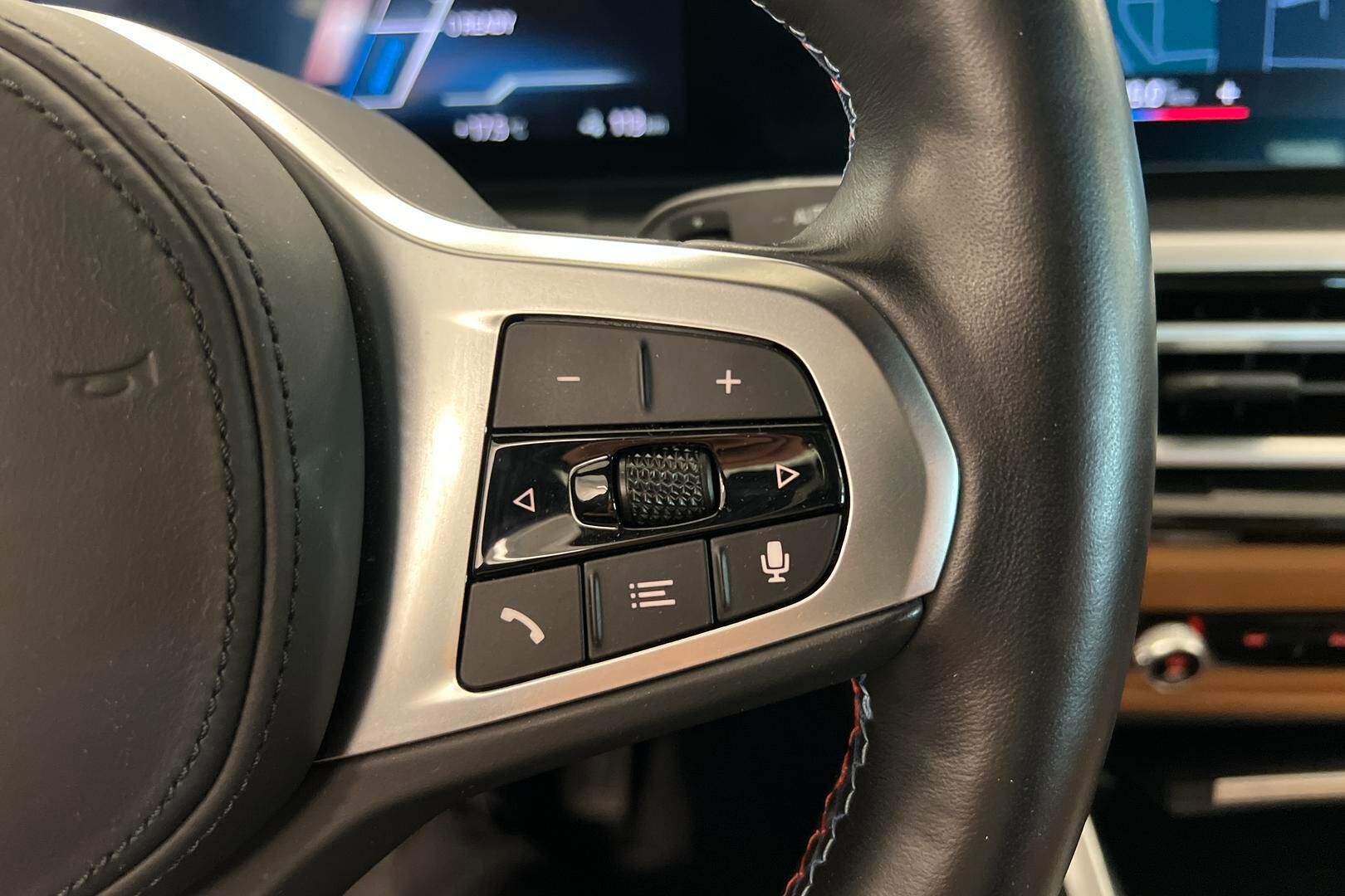 BMW i4 iso kuva 17