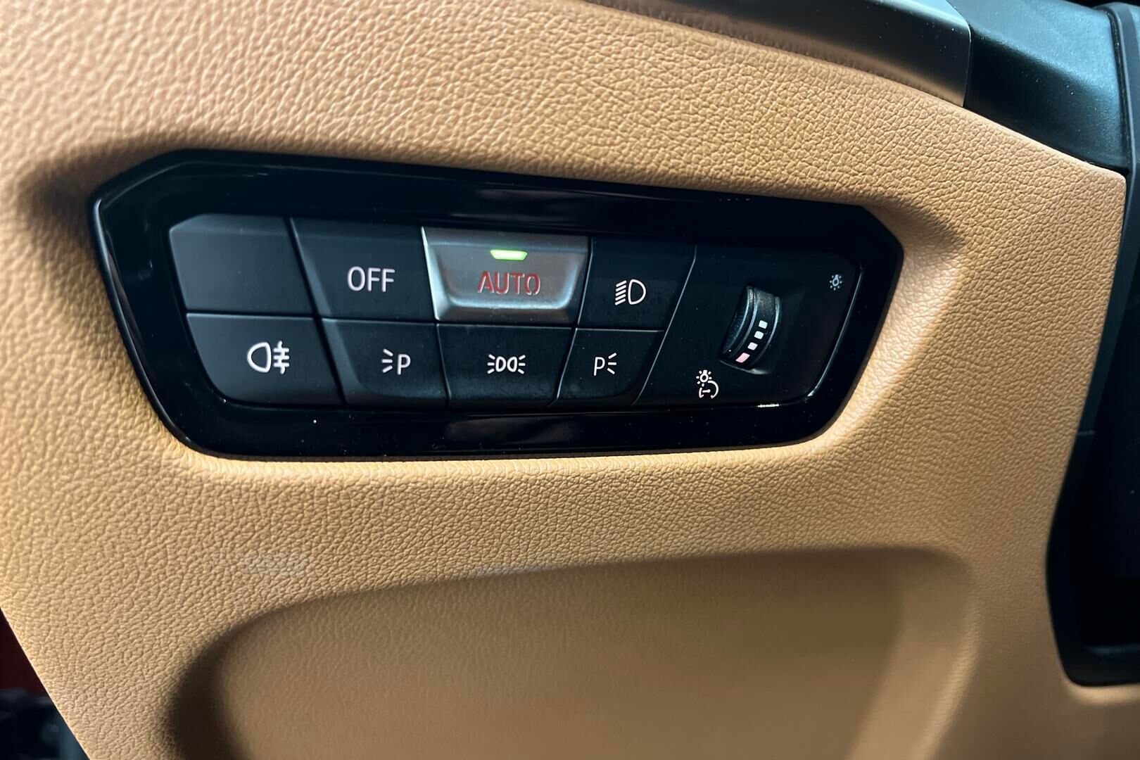 BMW i4 iso kuva 18