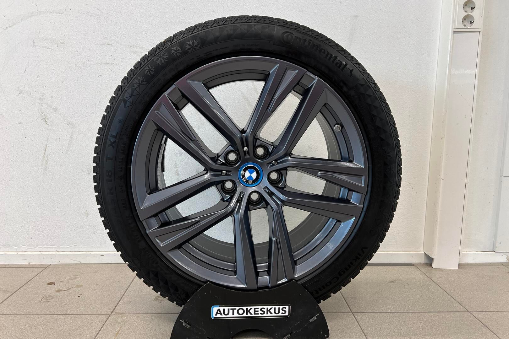 BMW i4 iso kuva 20
