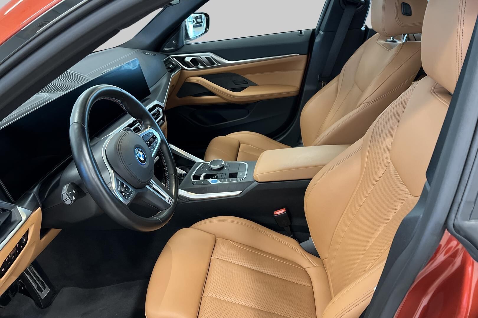 BMW i4 iso kuva 8