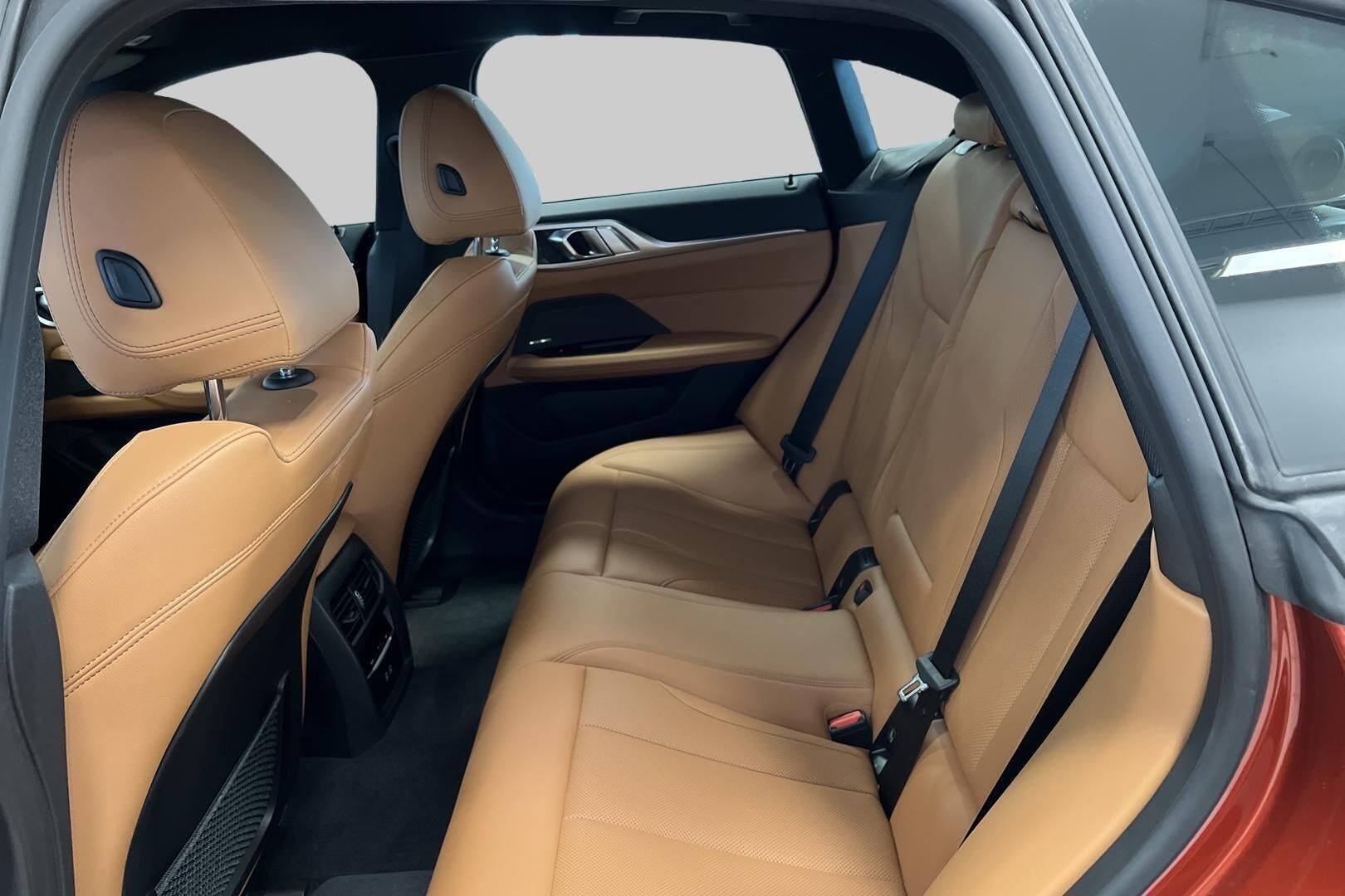 BMW i4 iso kuva 9