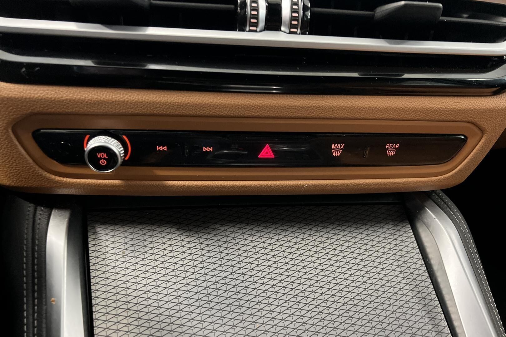 BMW i4 iso kuva 15