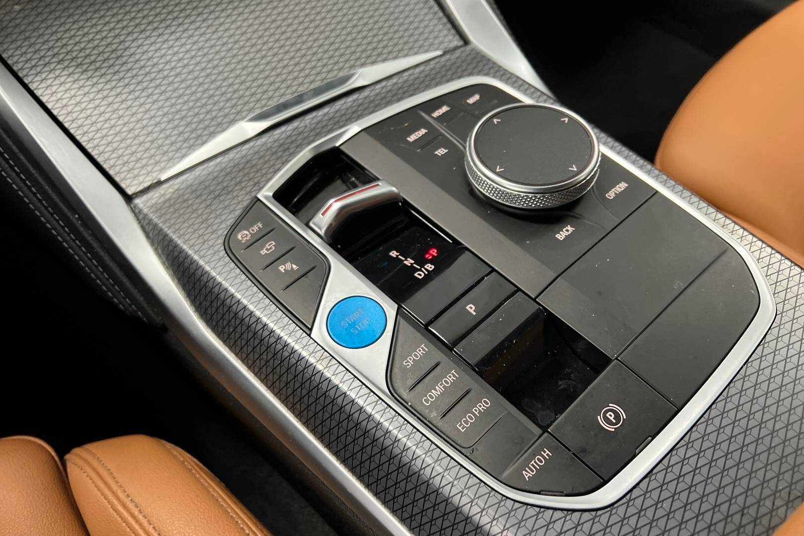 BMW i4 iso kuva 16