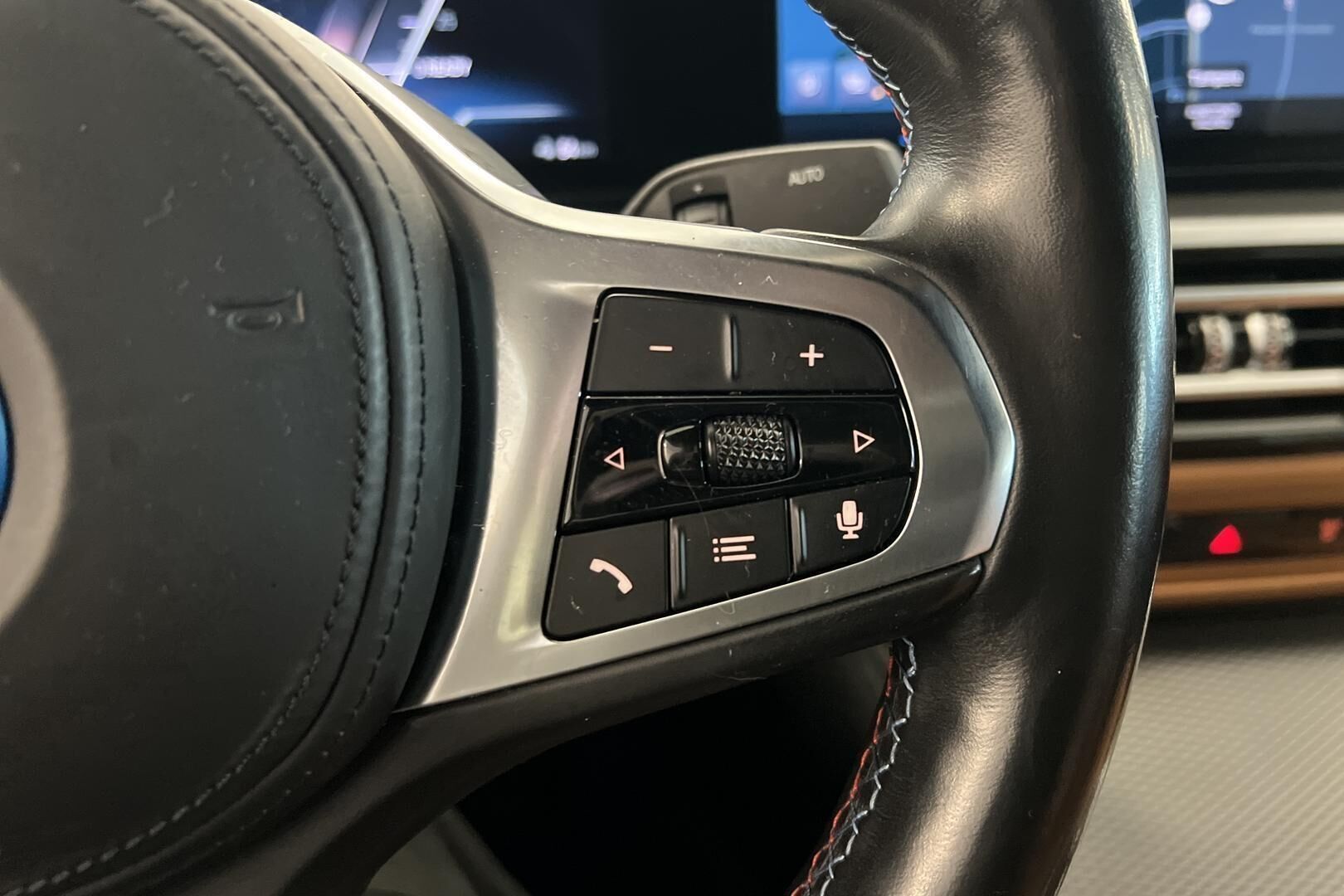 BMW i4 iso kuva 17