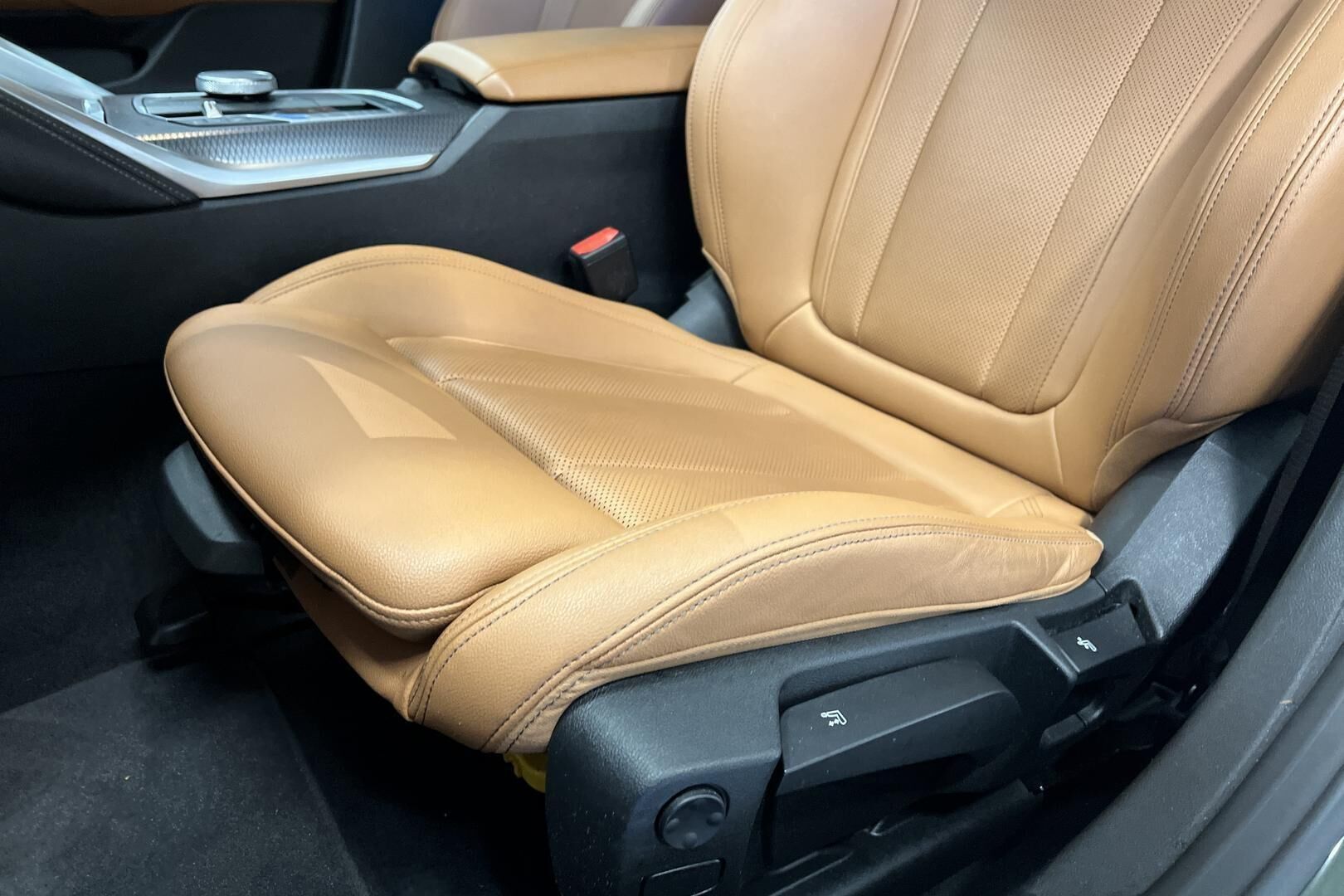 BMW i4 iso kuva 22