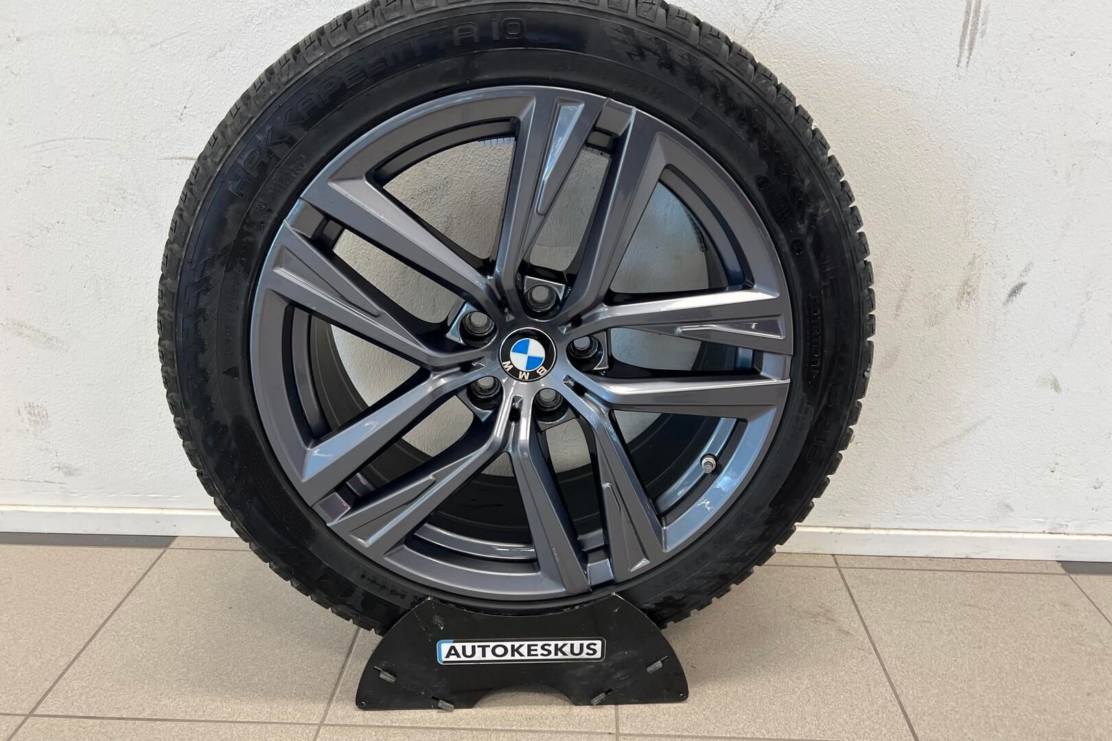 BMW i4 iso kuva 23
