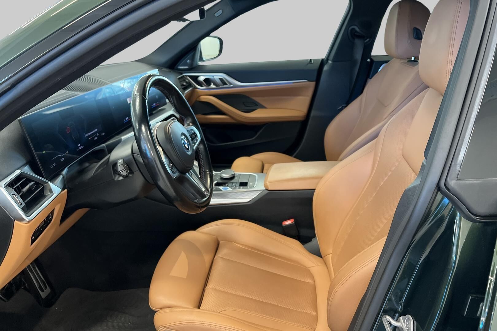 BMW i4 iso kuva 8