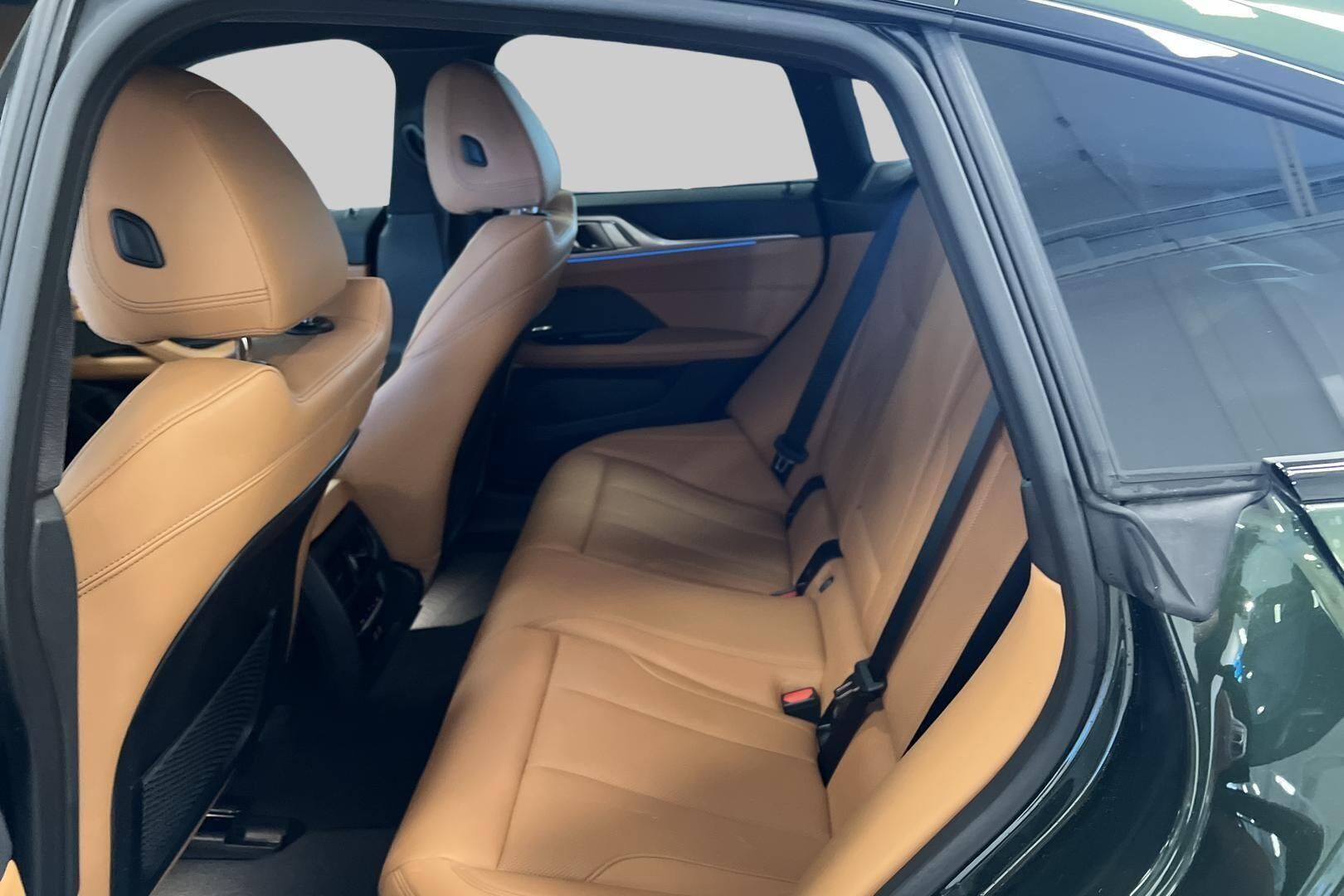 BMW i4 iso kuva 9