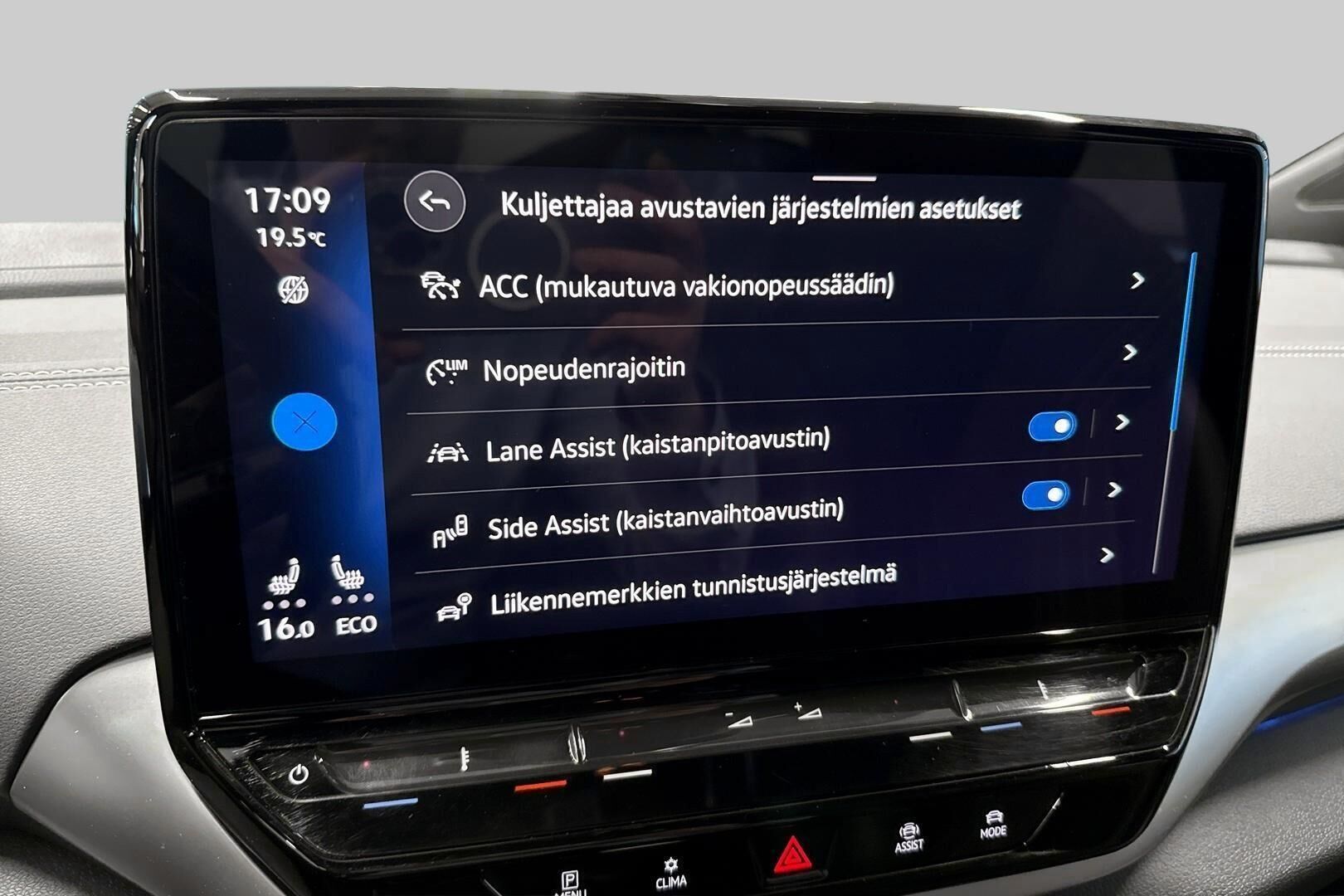 Volkswagen ID.4 iso kuva 16